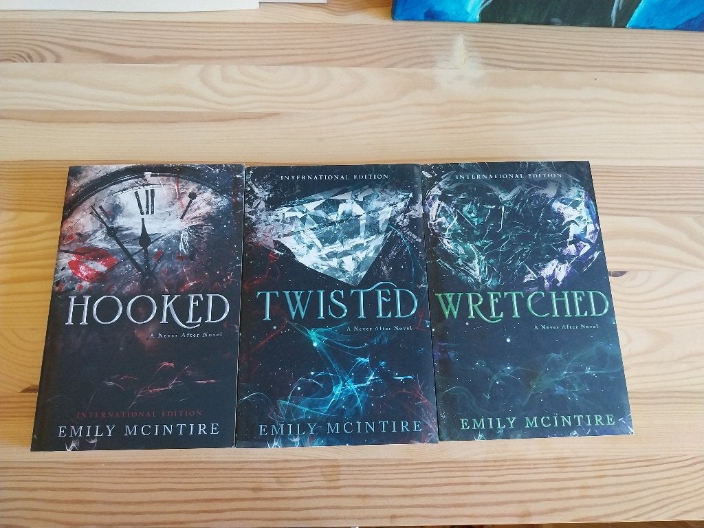 Emily Mcintire hooked, twisted, wretched, Ophalen, Zo goed als nieuw, Emily Mcintire, Nederland