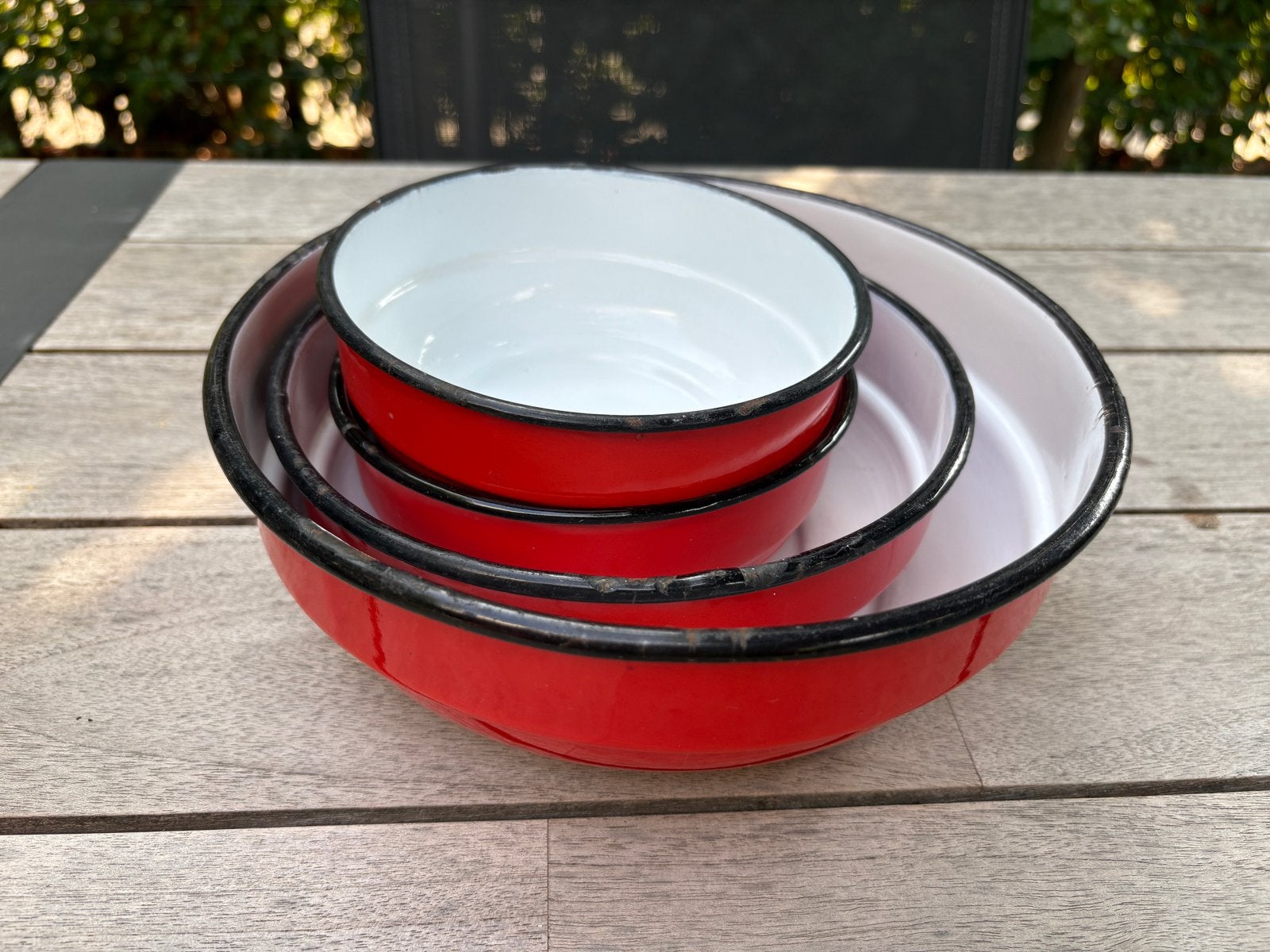 Set van 4 emaille schalen - rood met zwarte rand, Ophalen of Verzenden