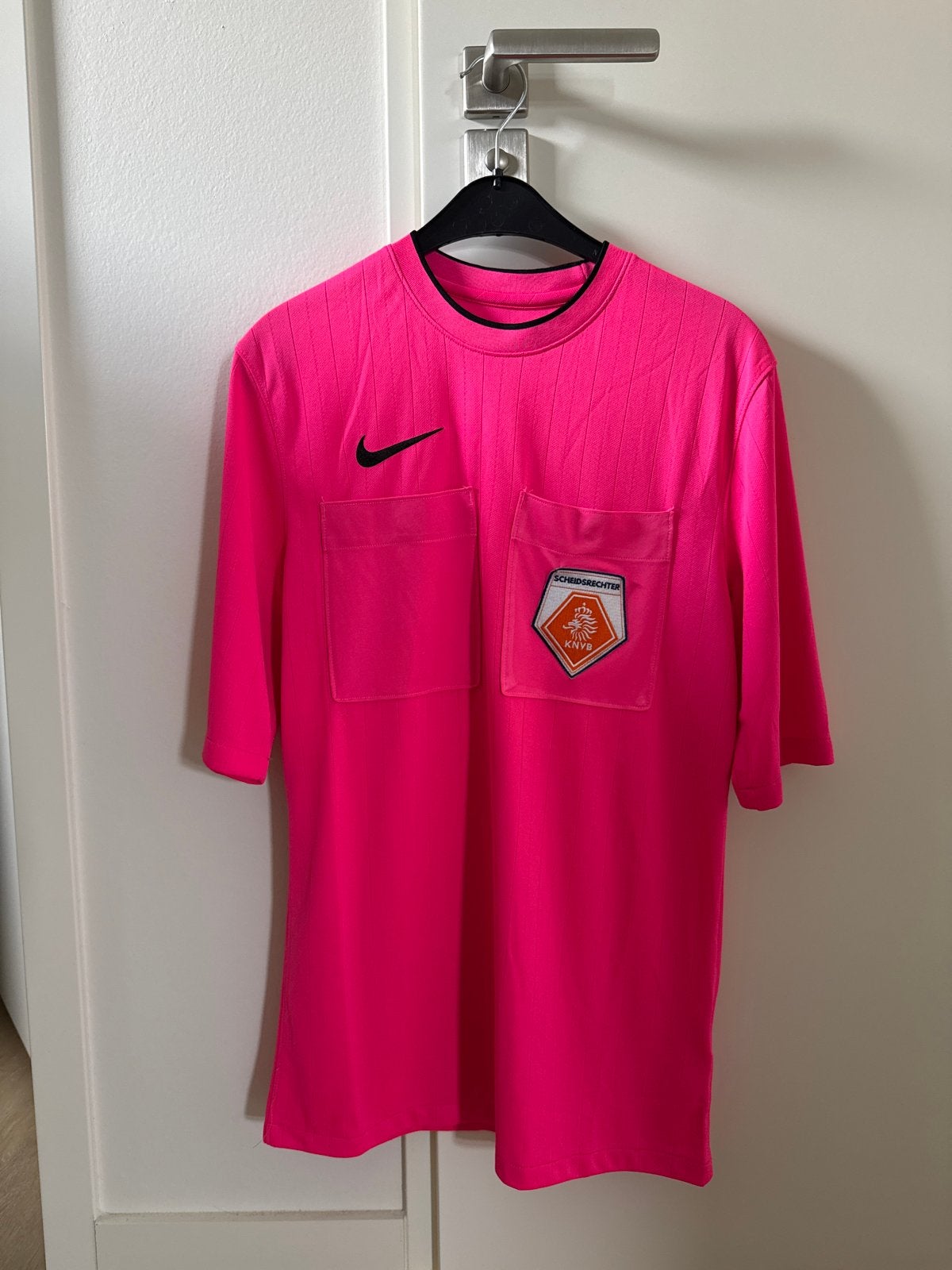 Nike KNVB Scheidsrechter Shirt Roze - Maat M, Maat M, Ophalen of Verzenden, Zo goed als nieuw, Shirt