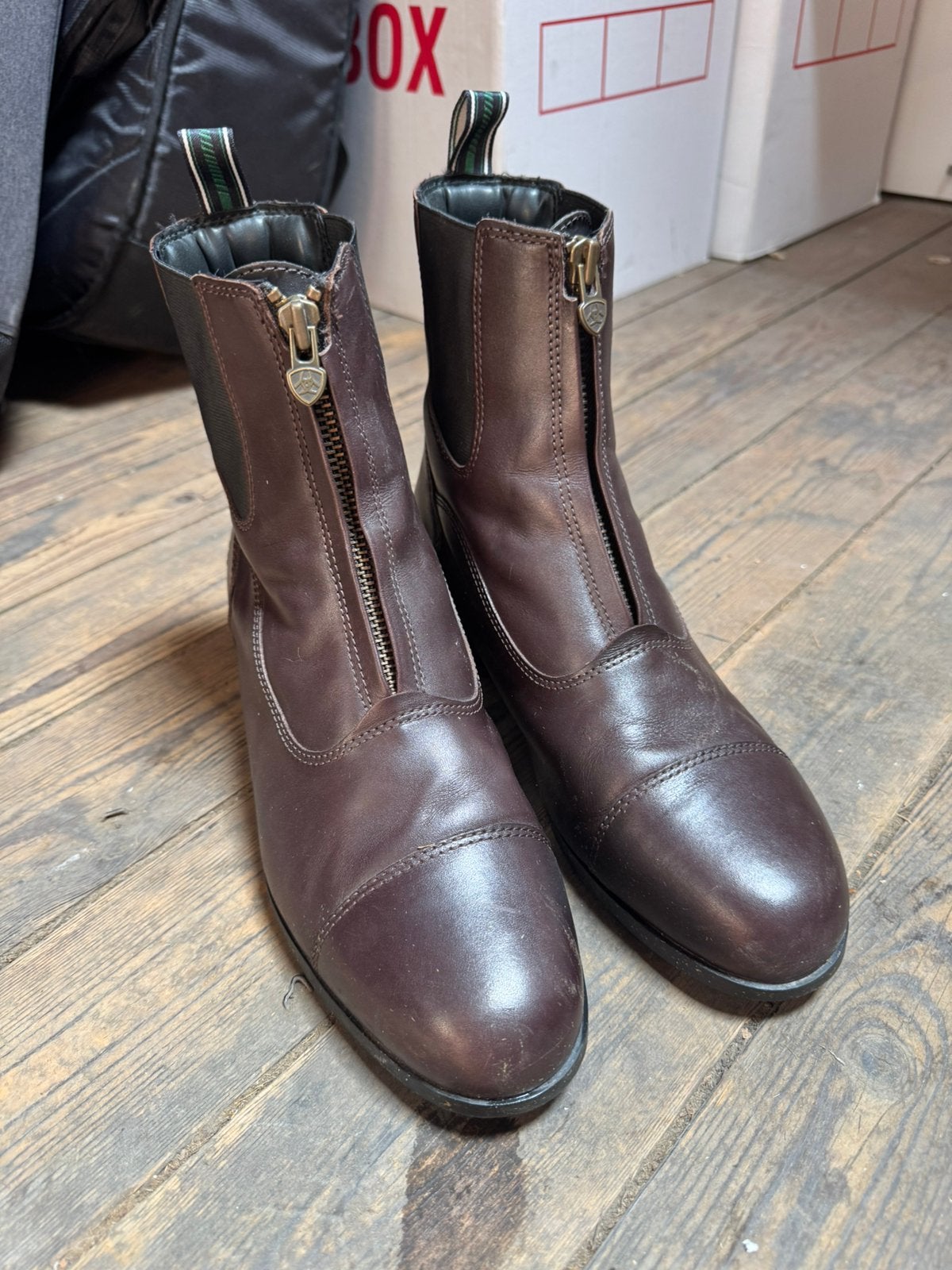 Ariat Heritage rij set – 42,5 + Heritage Contour Chaps M, Ophalen, Zo goed als nieuw, Schoeisel