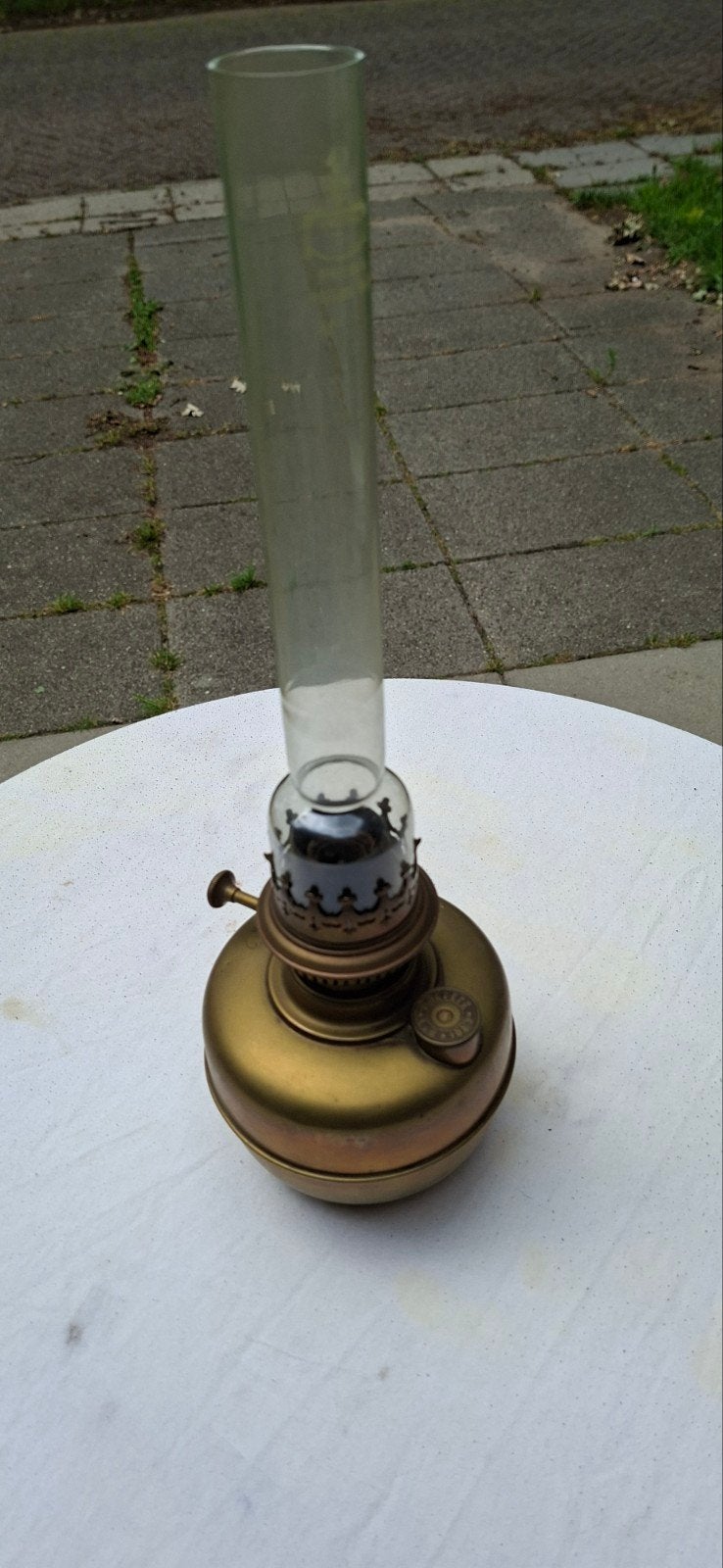 Antieke koperen olielamp met glazen schoorsteen, 1883, Antiek en Kunst, Ophalen of Verzenden
