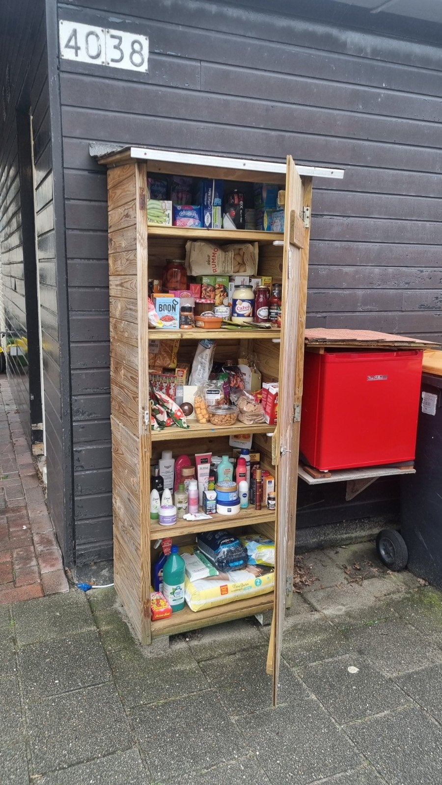 Gratis boodschappen uitzoeken, Ophalen