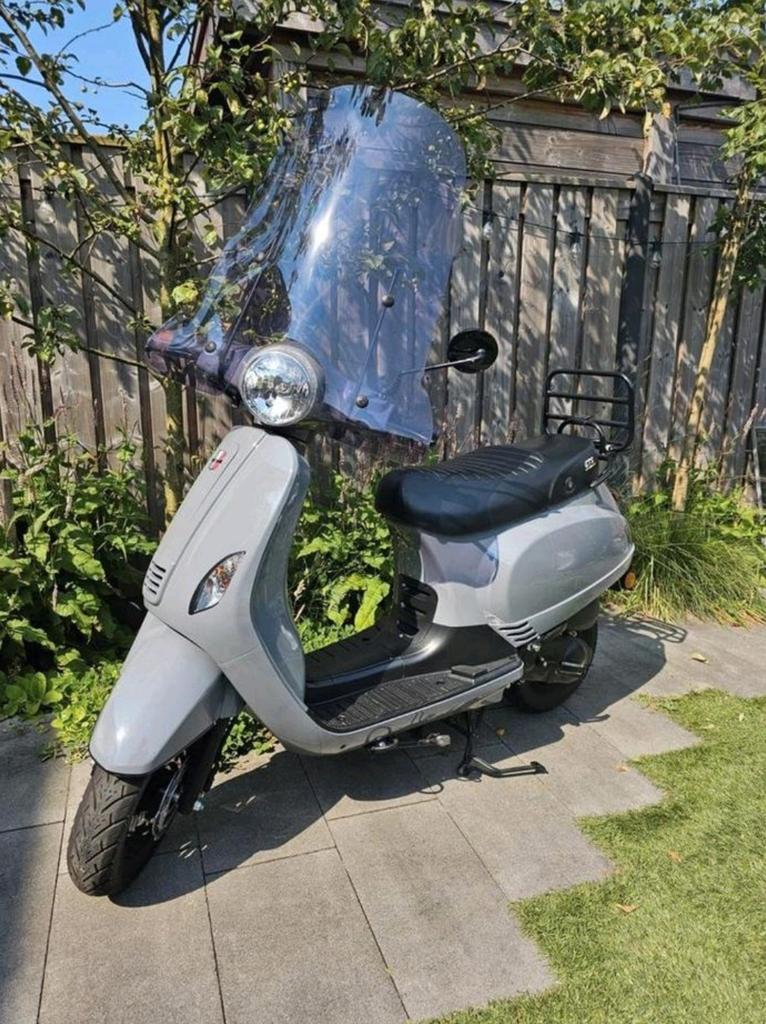 GTS scooter met weinig KM, Fietsen en Brommers, Scooters | Overige merken, Ophalen, Gebruikt, Benzine