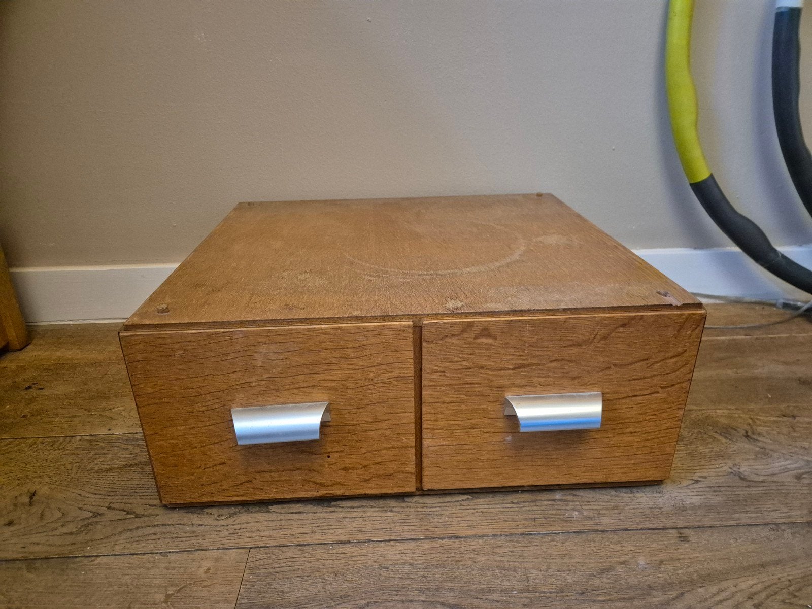 Houten ladekastje met 2 laden - Gebruikt, Huis en Inrichting, Minder dan 50 cm, Gebruikt, 1 of 2 laden, Klassiek