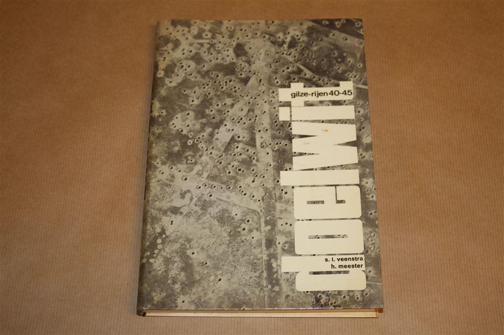 Doelwit. Gilze-Rijen, 1940/1945. Veenstra. Gesigneerd., Ophalen of Verzenden, Tweede Wereldoorlog, Gelezen, Overige onderwerpen