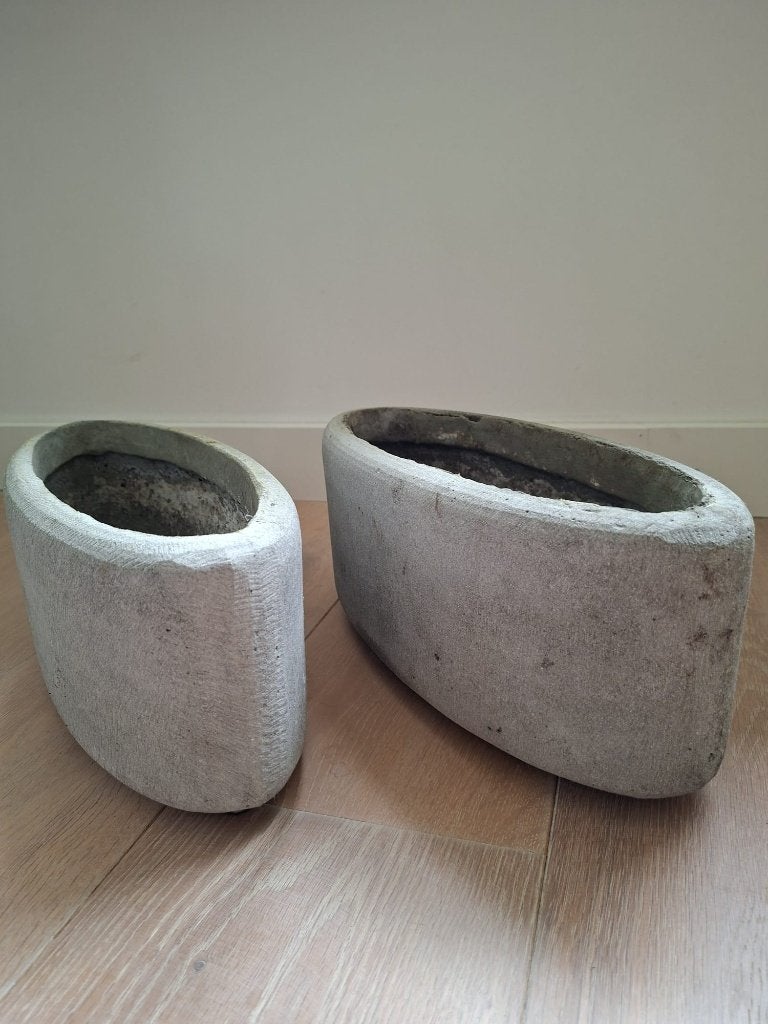 Twee bloempotten ovaal licht grijs steen / cement, Steen, Gebruikt, Binnen, Minder dan 40 cm