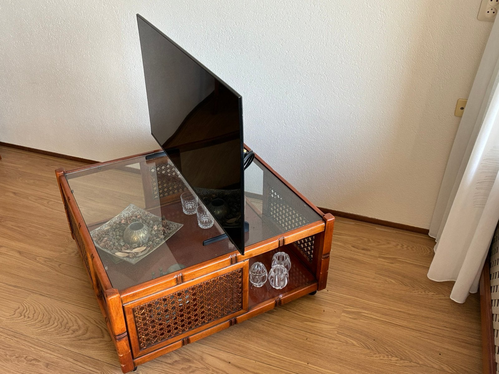 Kersenhouten salontafel met glas- én houten onderplank, Huis en Inrichting, Tafels | Salontafels, Ophalen, Gebruikt, 50 tot 100 cm