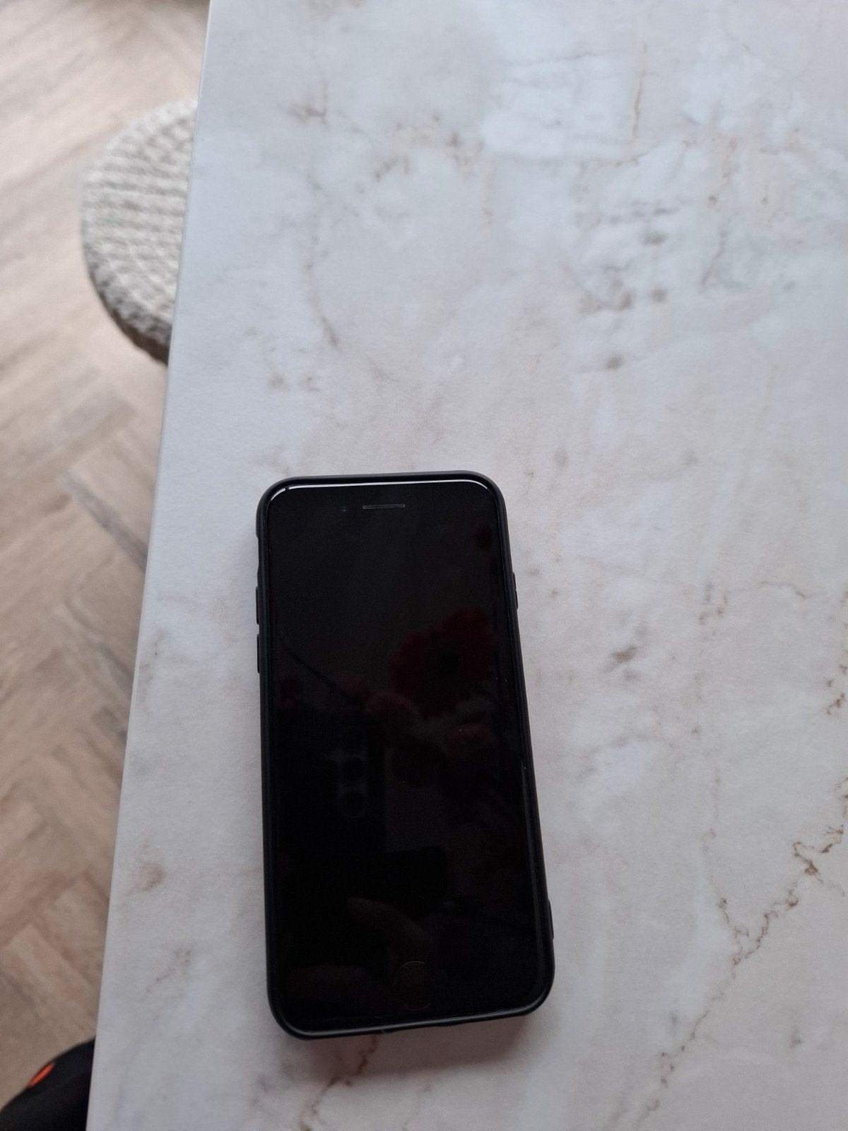 Nette iPhone SE 2020 met 100% batterij en hoesje, Telecommunicatie, Mobiele telefoons | Apple iPhone, Ophalen, Zwart, Zo goed als nieuw