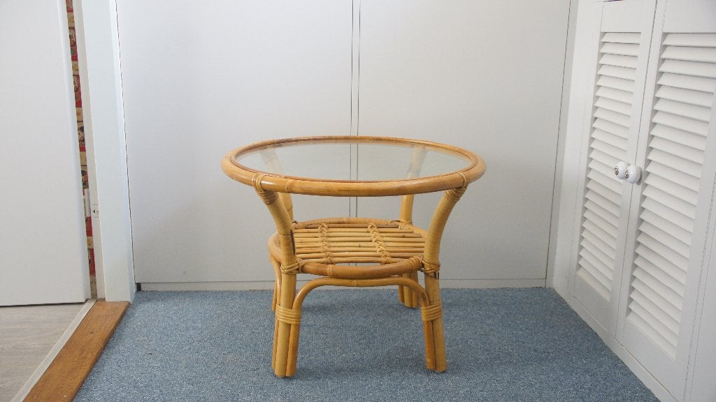 Ronde rotan (bijzet) tafel, Huis en Inrichting, Tafels | Bijzettafels, Gebruikt, Rond, 55 tot 75 cm, Ophalen