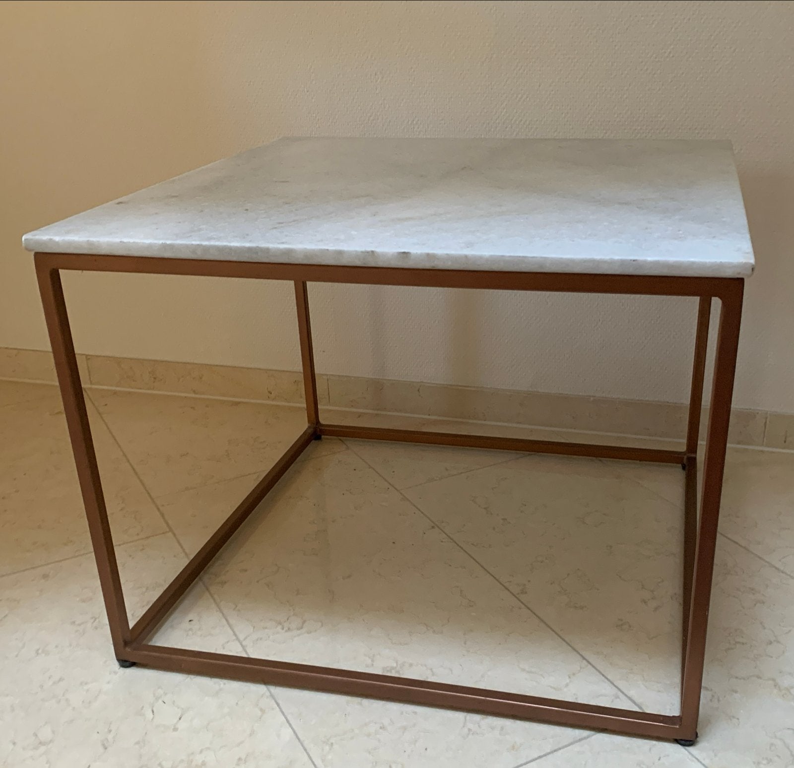 Madam Stoltz salontafel/bijzettafel messing marmer 60x60x40c, Huis en Inrichting, Tafels | Salontafels, Ophalen, Gebruikt, Vierkant