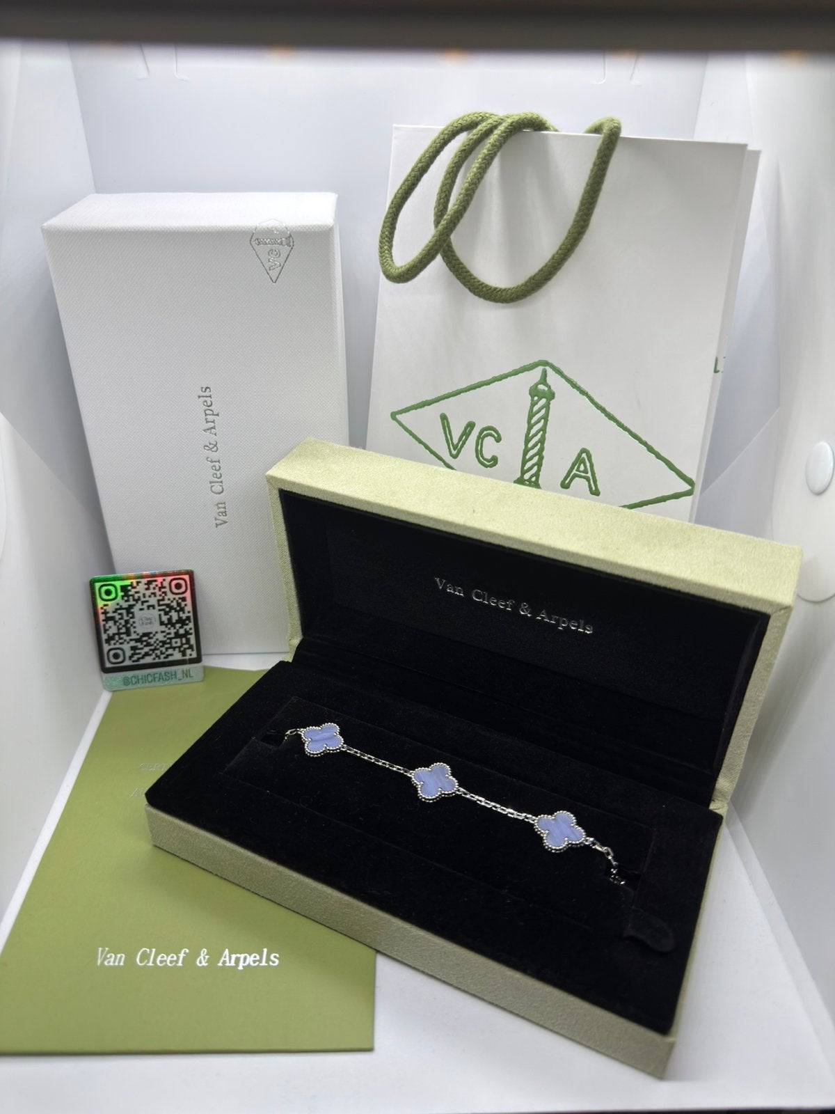 Van Cleef & Arpels Armband - Lichtblauw, Ophalen of Verzenden, Zo goed als nieuw, Goud