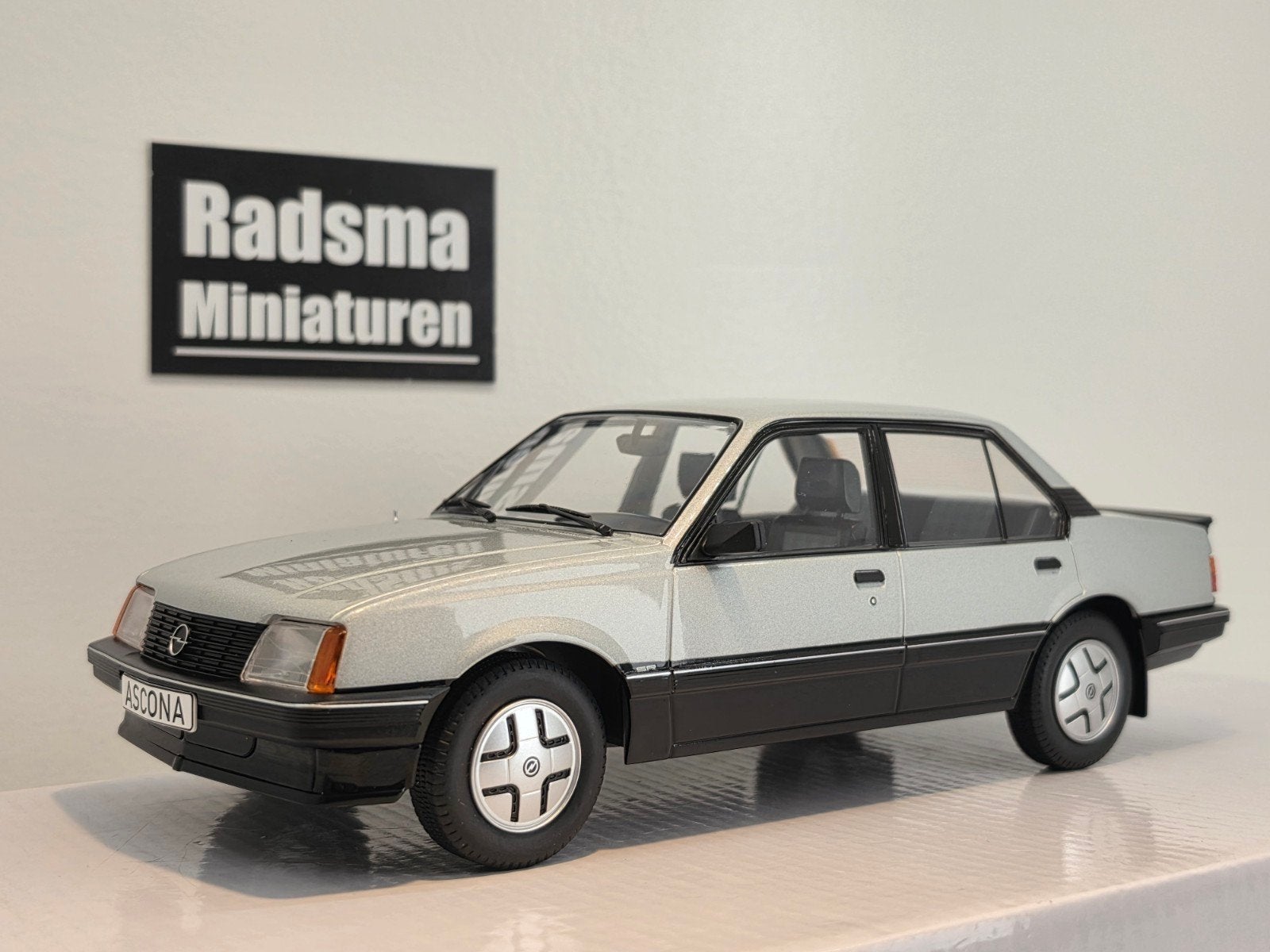 Opel ascona C - 1.8 SR - 1:18 ModelCarGroup, MCG, Auto, Nieuw, Ophalen of Verzenden