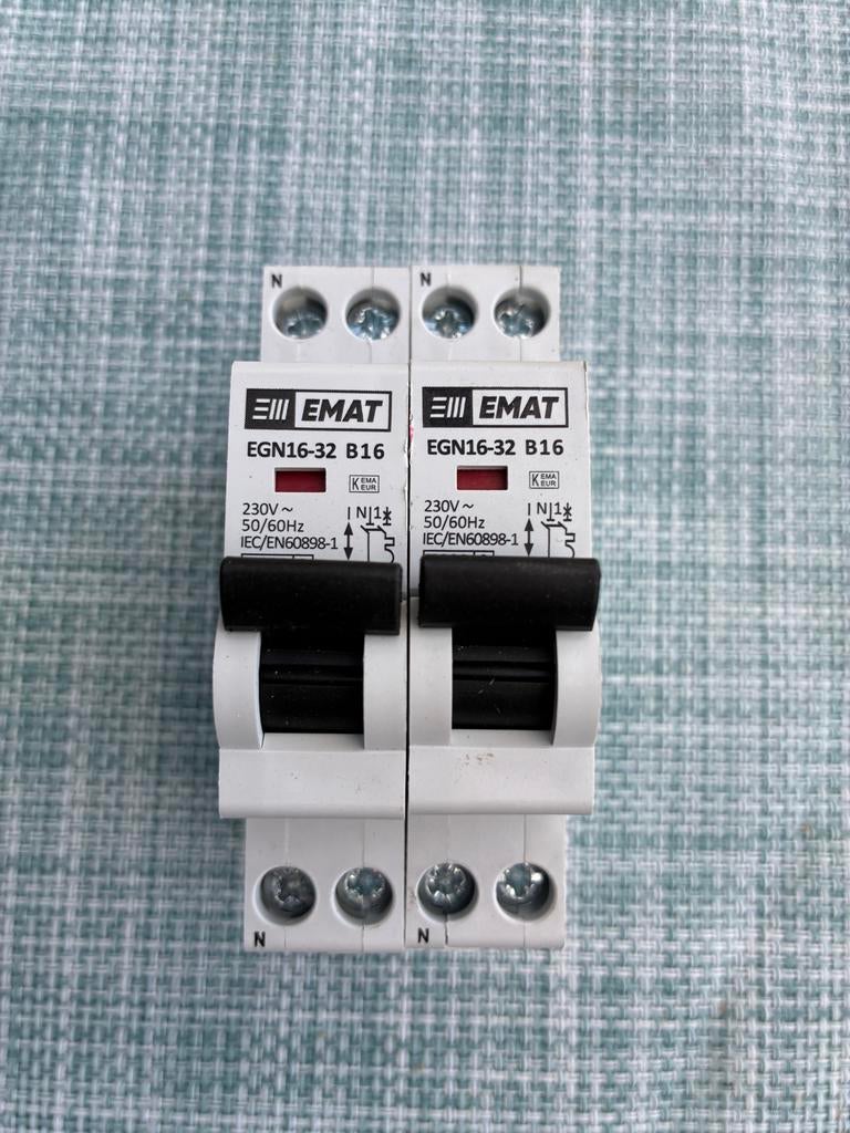 2x Emat b16 automaat, Hobby en Vrije tijd, Elektronica-componenten, Ophalen, Gebruikt