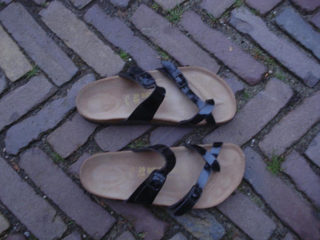 MAYARI ZWART LAK BIRKENSTOCKS 39 GRATIS VERZENDING PER POST, Slippers, Verzenden, Zwart, Nieuw