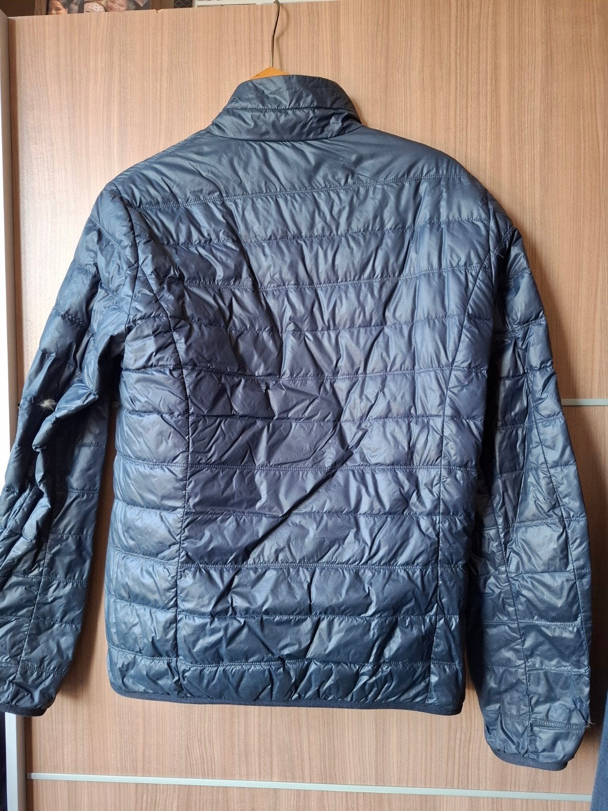 EA7 Emporio Armani jas - Kleine haal bij rits maat M, Kleding | Heren, Emporio Armani, Gedragen, Verzenden, Maat 48/50 (M)