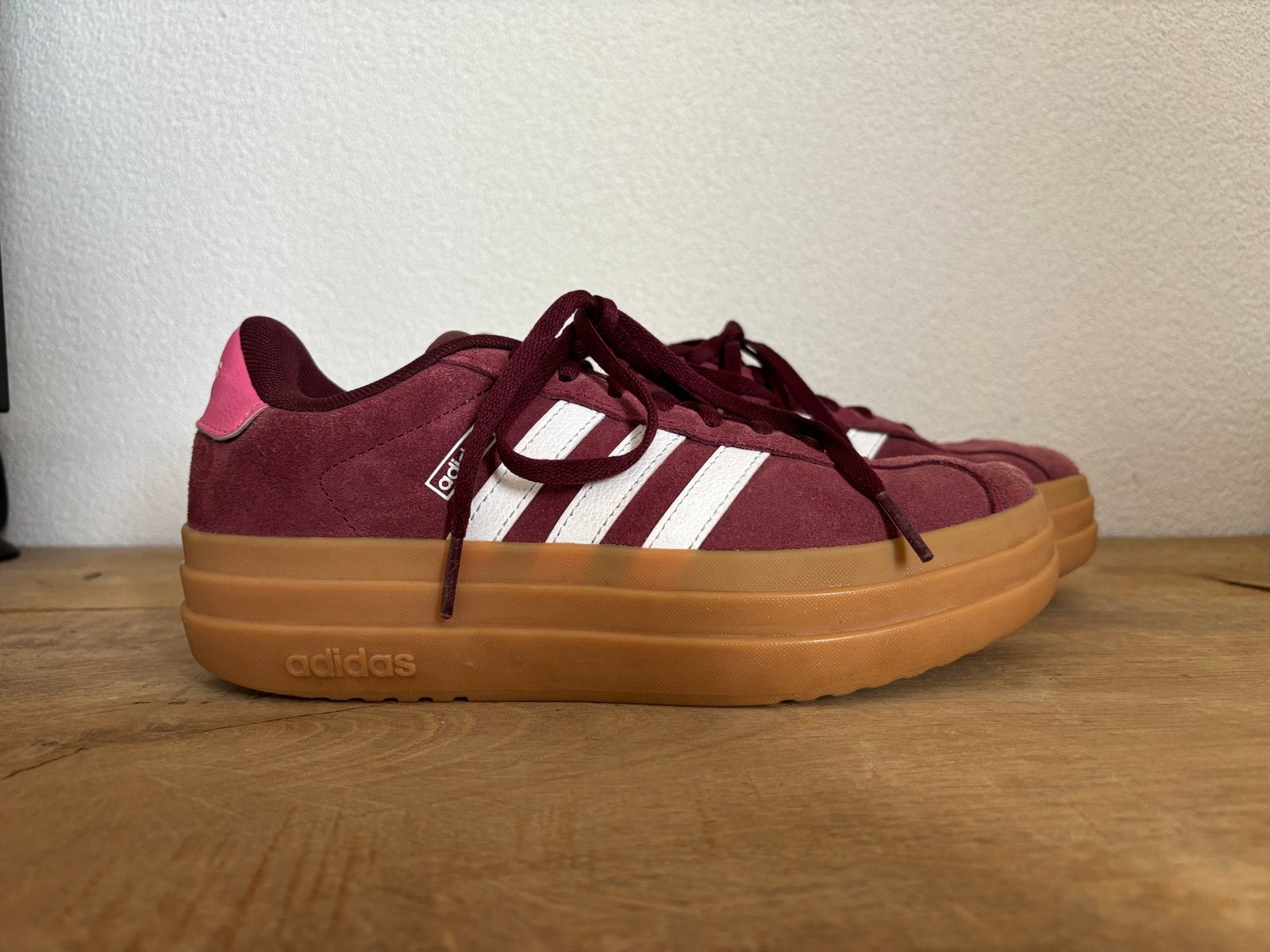 Adidas sneakers bordeauxrood maat 36, Ophalen of Verzenden, Zo goed als nieuw, Rood, Sneakers of Gympen