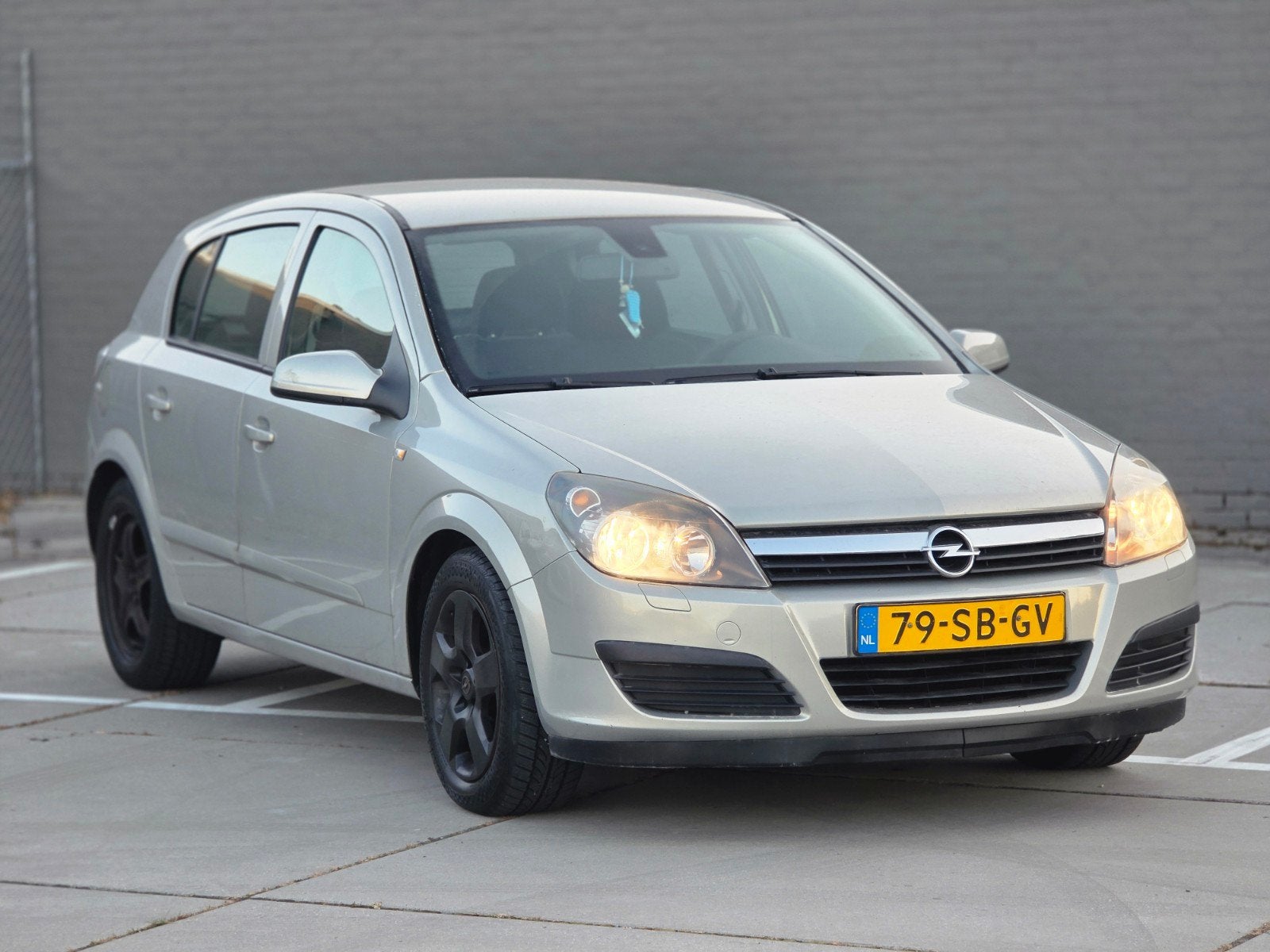 Opel Astra 1.6 16V 5D 77KW 2005 Grijs, Voorwielaandrijving, 15 km/l, 4 cilinders, 1165 kg