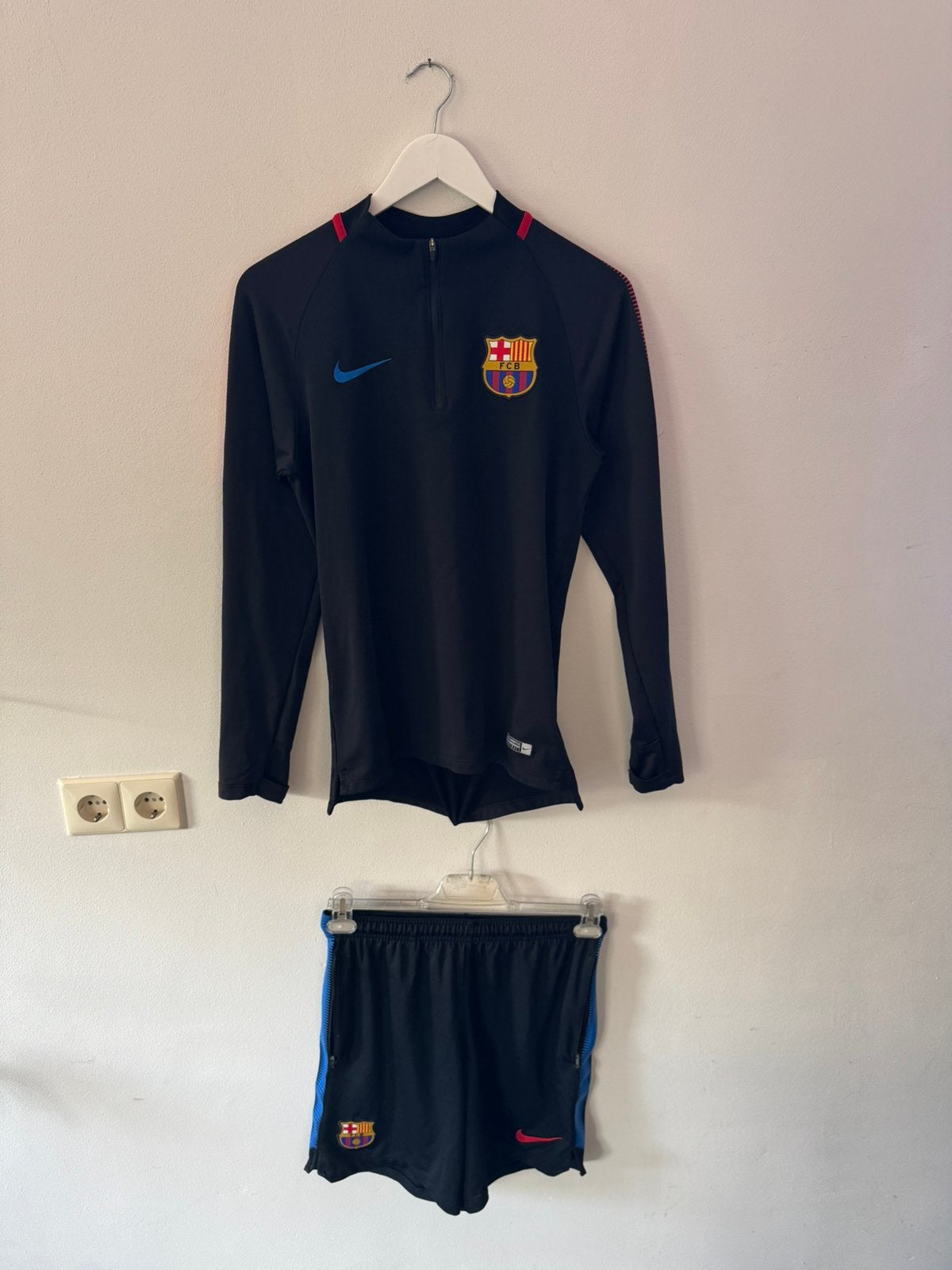 Mooi Fc Barcelona Trainingspak, Ophalen of Verzenden, Zo goed als nieuw, Voetbal, Maat 48/50 (M)