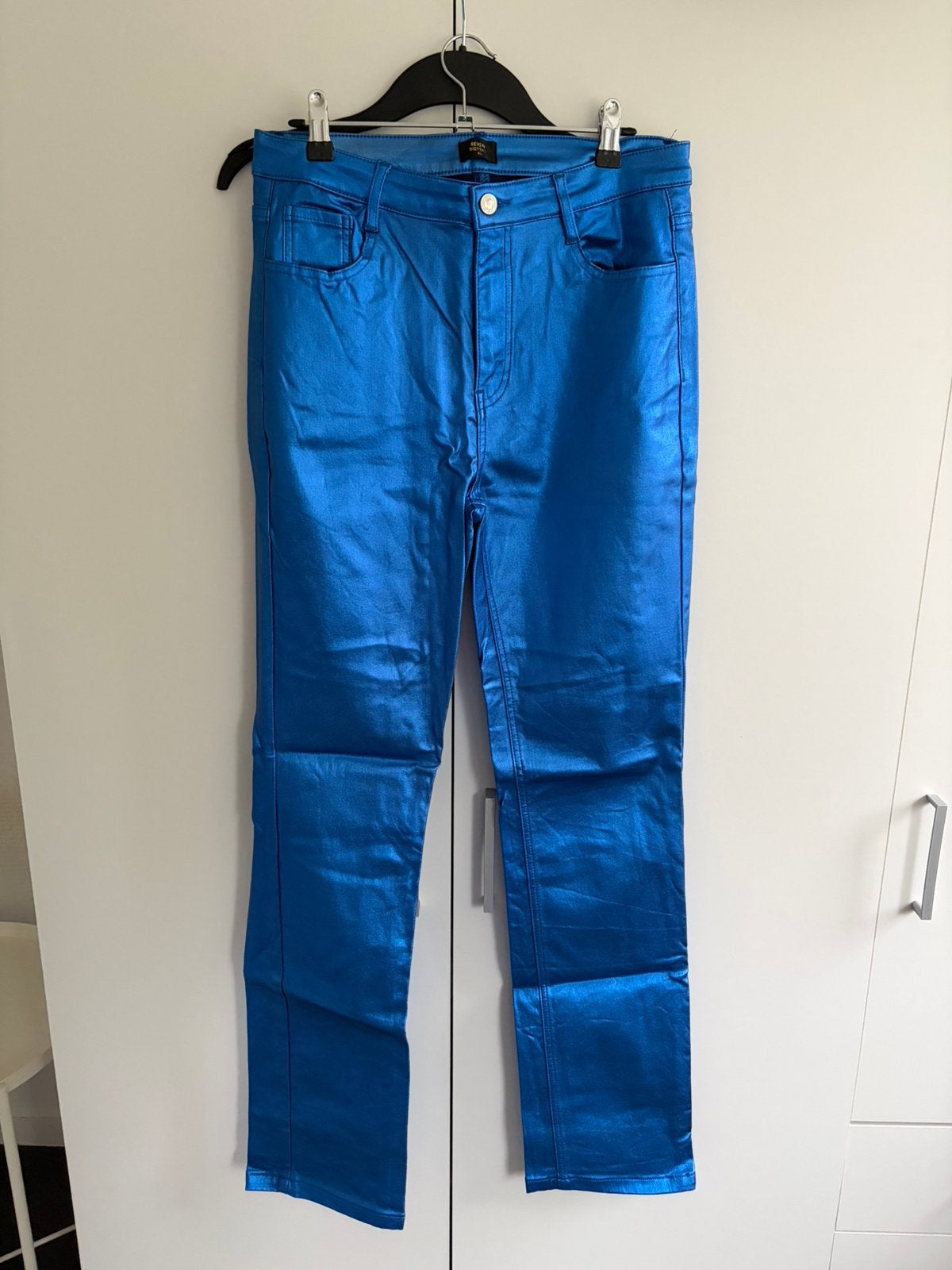 Nieuwe Metallic Blauwe broek, Maat 42/44 (L), Nieuw, Lang, Verzenden