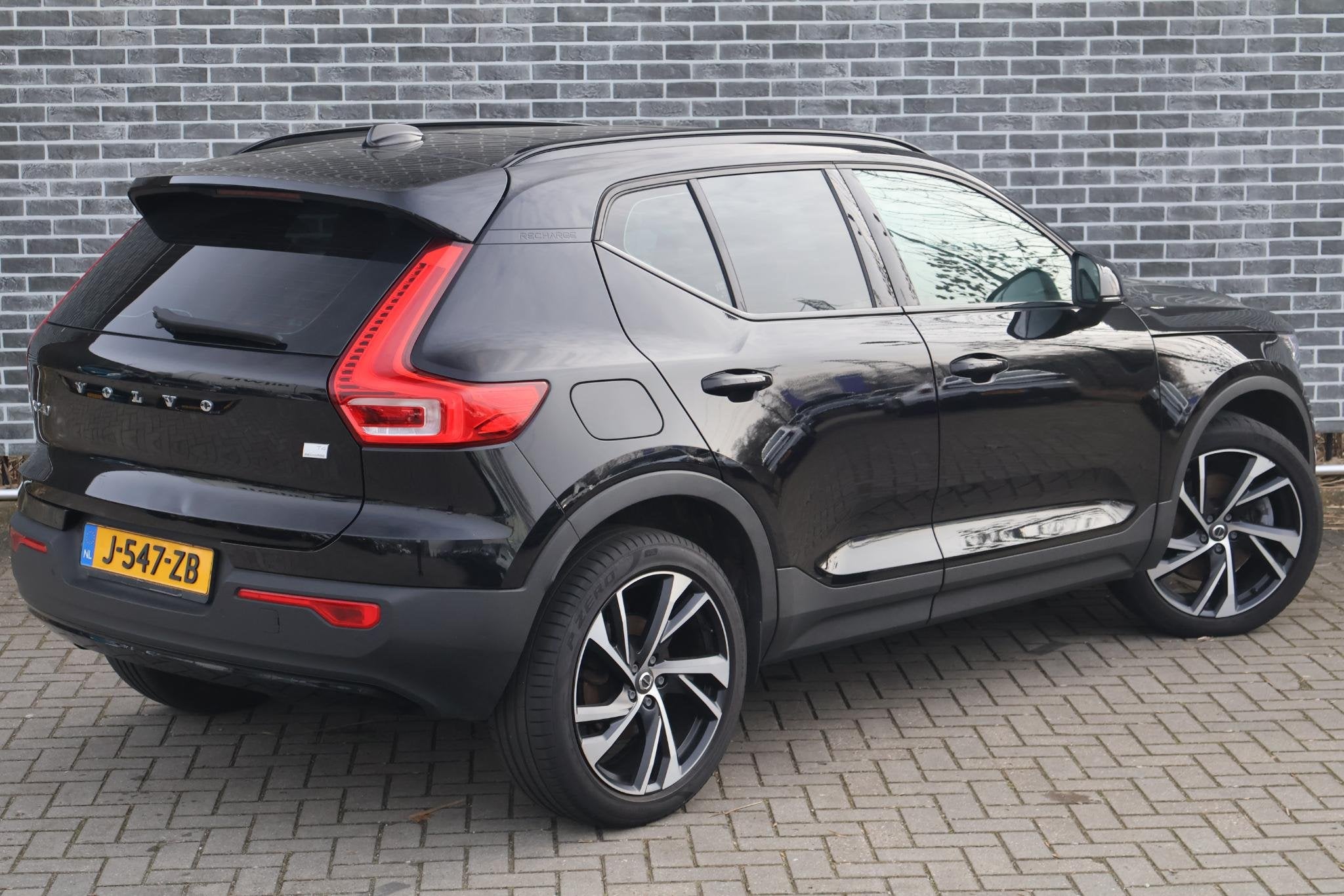 Volvo XC40 1.5 T4 Recharge R-Design Expression | Plug-In Hyb, 12 maanden, Stof, Euro 6, Zwart