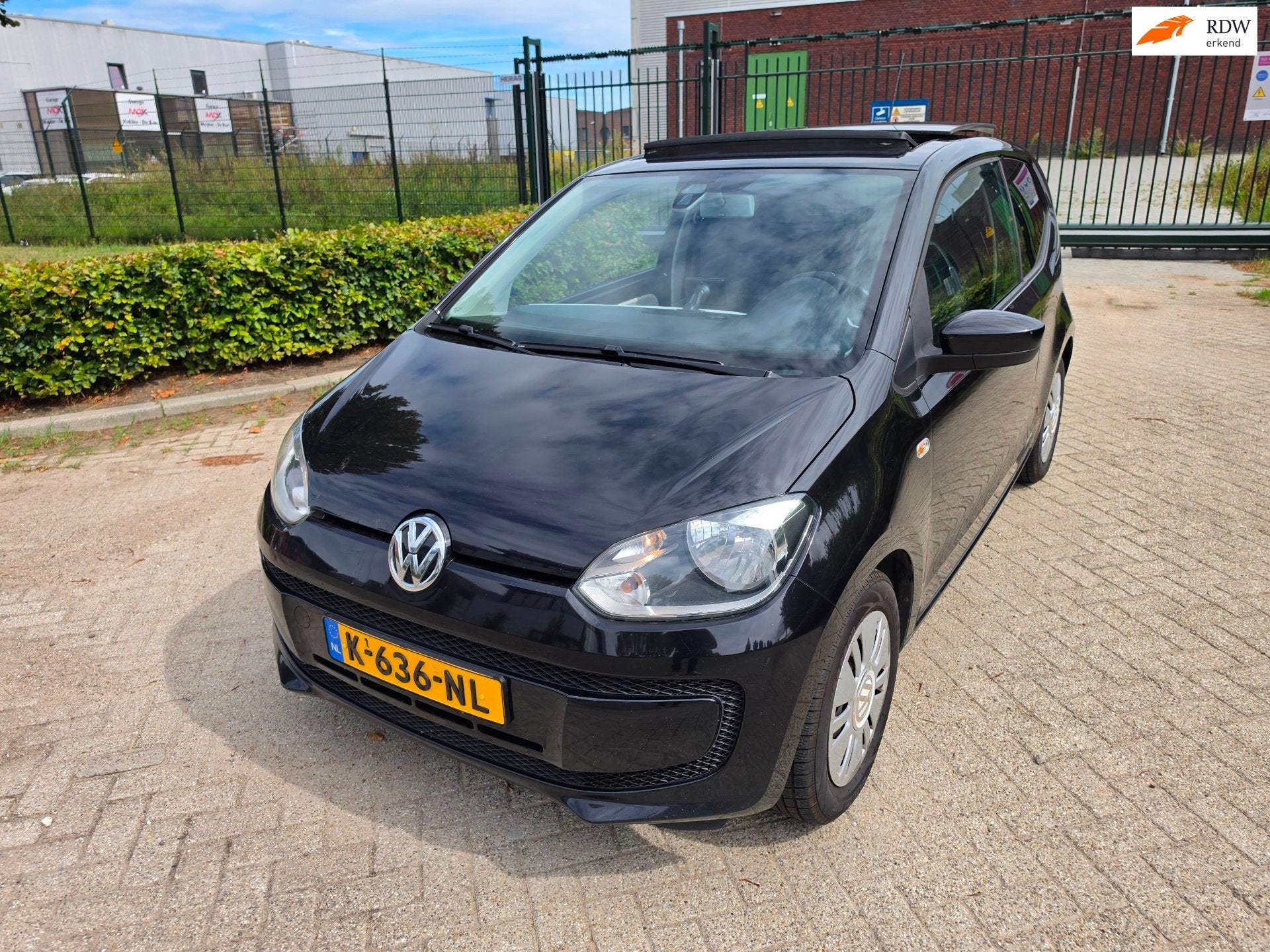 Volkswagen Up! 1.0 move up! BlueMotion PANO AIRCO NETJES!, Auto's, Voorwielaandrijving, Euro 5, Gebruikt, Up!