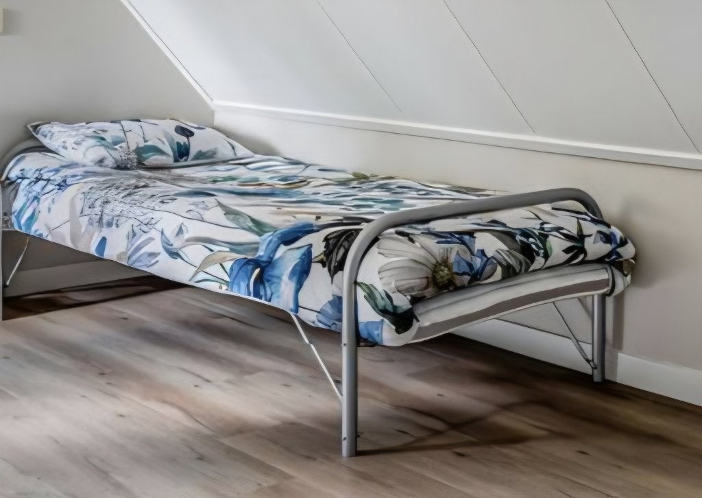 Bed, Huis en Inrichting, Slaapkamer | Bedden, Zo goed als nieuw, Eenpersoons, 90 cm, 200 cm, Metaal, Grijs, Ophalen