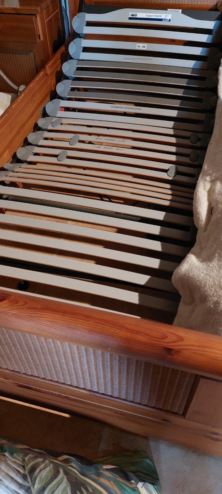 Houten tweepersoonsbed 2 electrisch verstelbare lattenbodems, Ophalen, Bruin, Klassiek, Tweepersoons