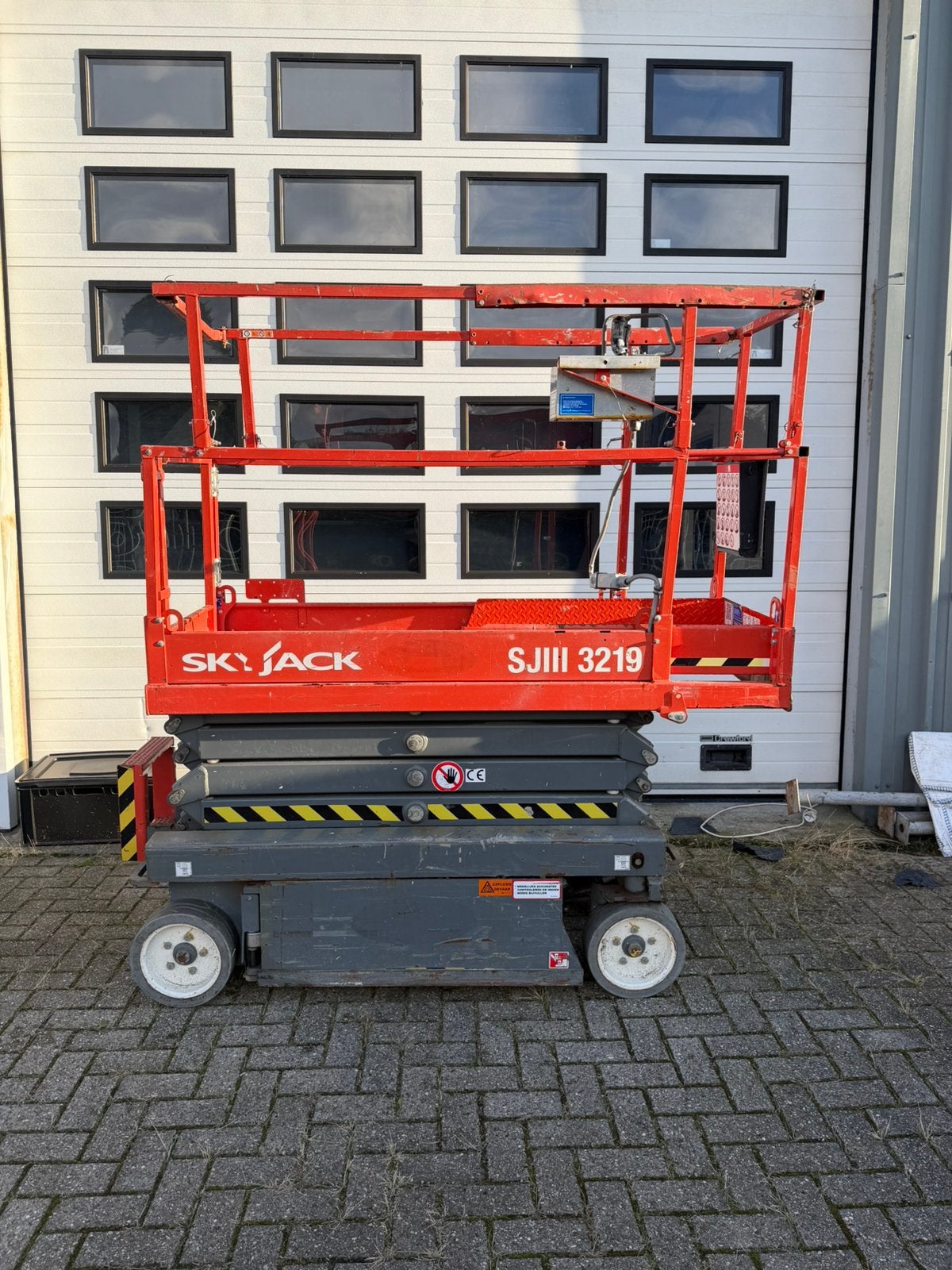 Skyjack 3219 hoogwerker, Ophalen