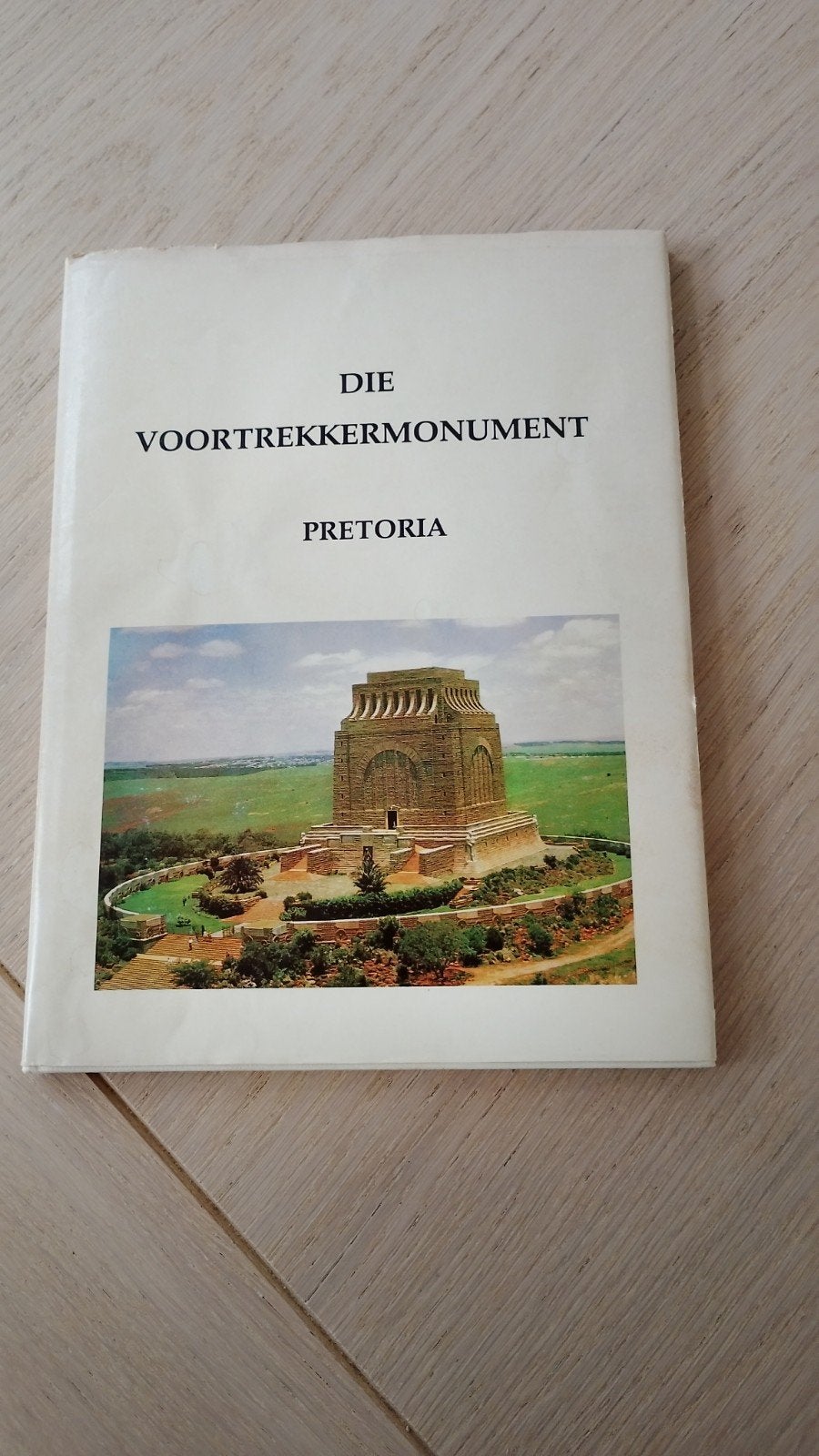 Boek "Die voortrekkermonument Pretoria", Boeken, Ophalen of Verzenden, Gelezen