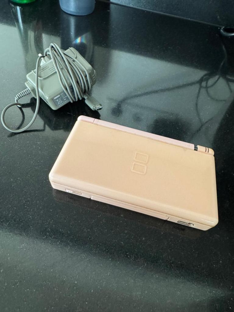 Roze Nintendo DS Lite - met oplader, Spelcomputers en Games, Ophalen of Verzenden, Niet werkend, Roze, DS Lite