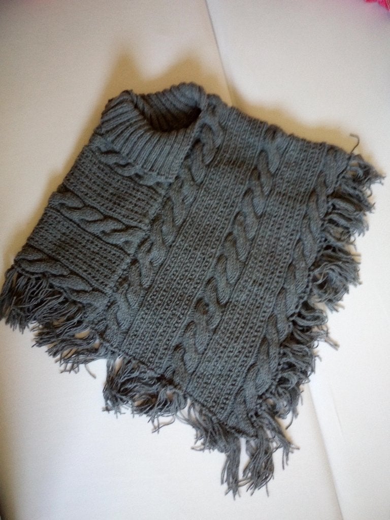 ongebruikte grijs gebreide poncho, Ophalen of Verzenden, Nieuw, Maat 38/40 (M), Grijs