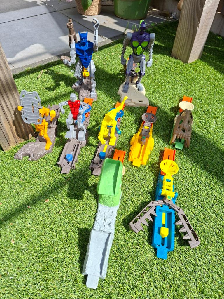 9 Hot Wheels sets: Robot, Dino, Vallende boom, Klauw, Ophalen of Verzenden