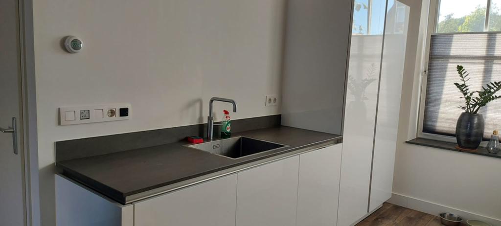Nieuwe deurtjes,  lades,zijkanten en hoge kast, Ophalen, Zo goed als nieuw, Wit, Enkelwandige keuken