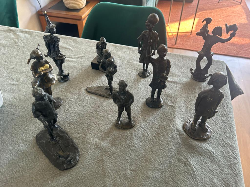 Selectie van 10 Corry Ammerlaan bronzen beeldjes, Ophalen, Groep mensen, Minder dan 20 cm, Brons