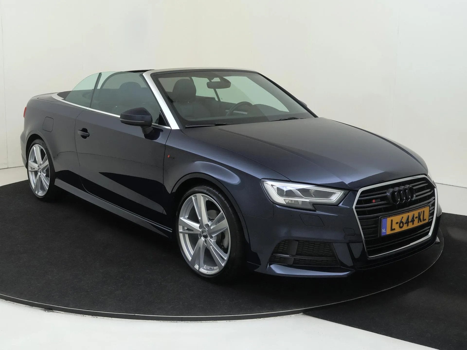 Audi A3 Cabriolet 35 TFSI CoD Design Pro Line Plus, 4 cilinders, Automatische klimaatregeling, Geïmporteerd, Benzine