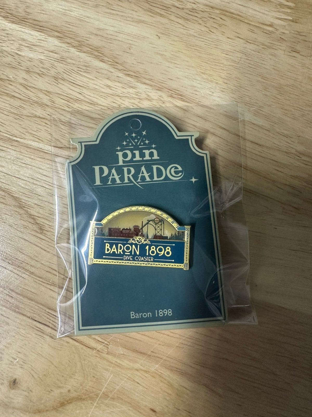Efteling pin baron, Ophalen of Verzenden, Zo goed als nieuw, Button of Speldje