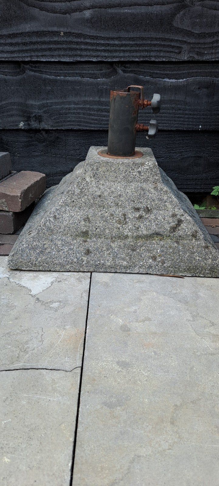Zware stenen parasol  voet gratis af te halen, Tuin en Terras, Parasols, Ophalen of Verzenden, Gebruikt, Minder dan 1 meter, Parasolvoet
