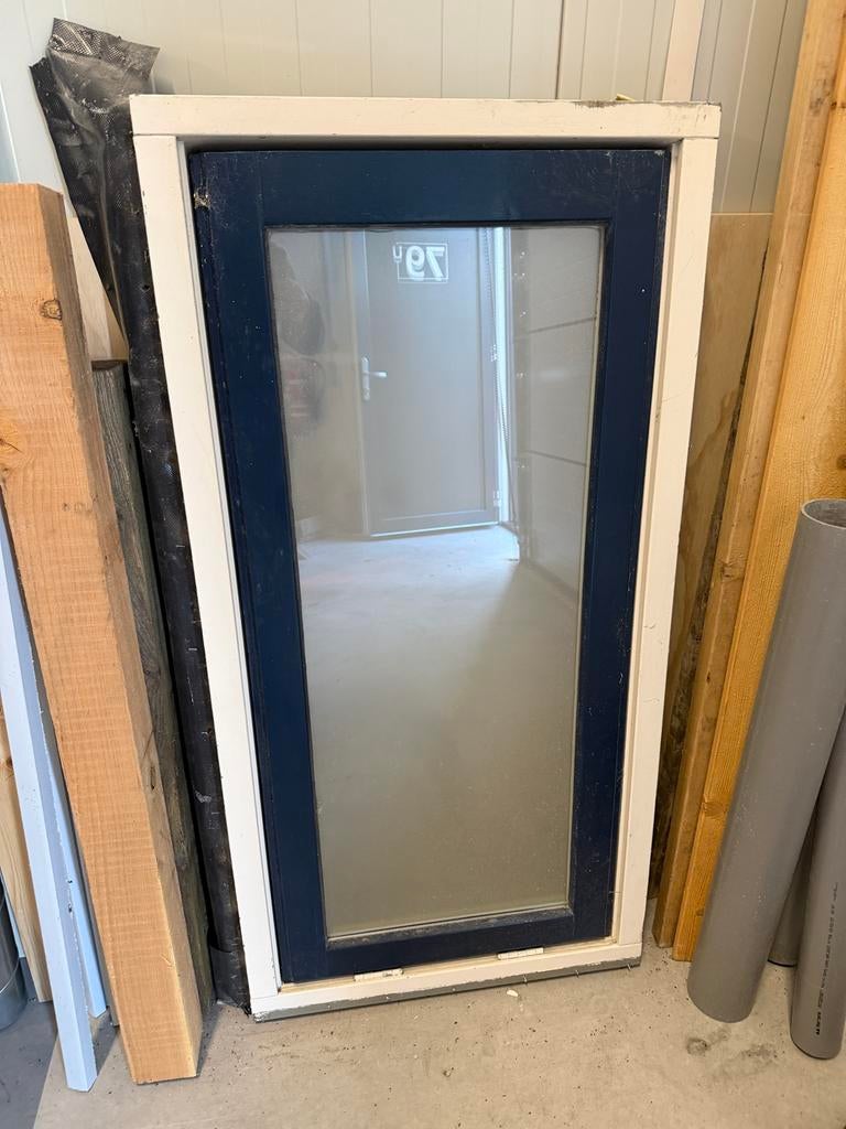 Hardhouten kozijn met uitzetraam 68x135 cm, Doe-het-zelf en Verbouw, Kozijnen en Schuifpuien, Ophalen, Gebruikt, Minder dan 75 cm