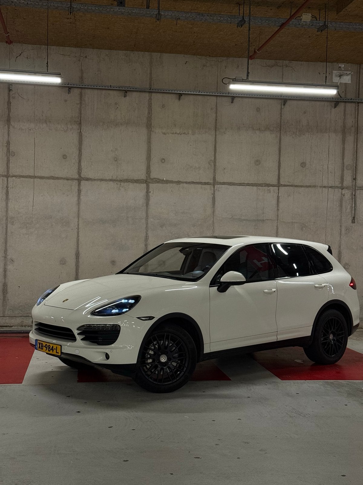 Porsche Cayenne S 4.8 NEW APK, 138 €/maand, Wit, Stationwagon, 4806 cc