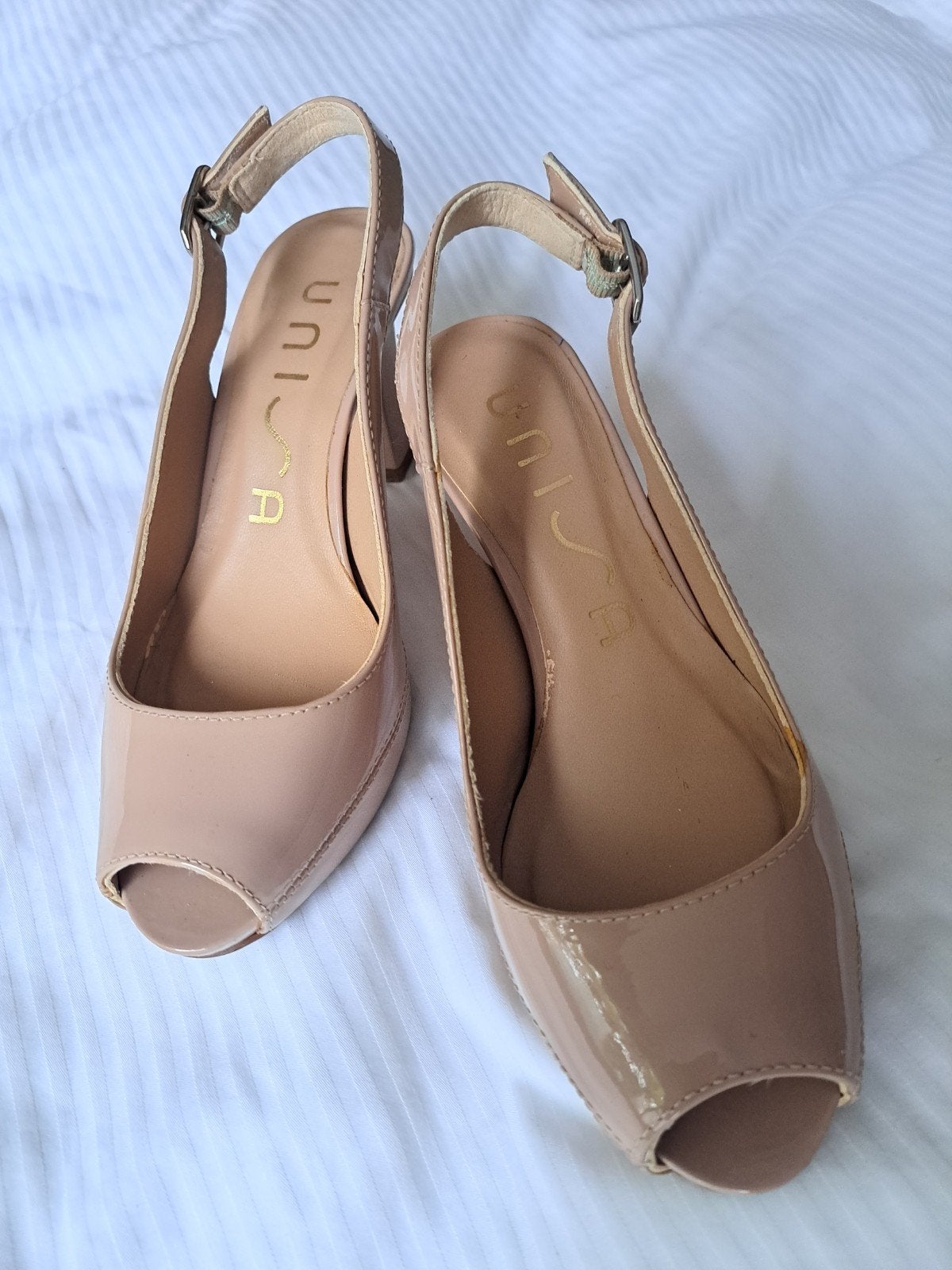 Unisa Nude Lak Peep Toe Pumps Maat 35, Pumps, Beige, Ophalen of Verzenden, Unisa