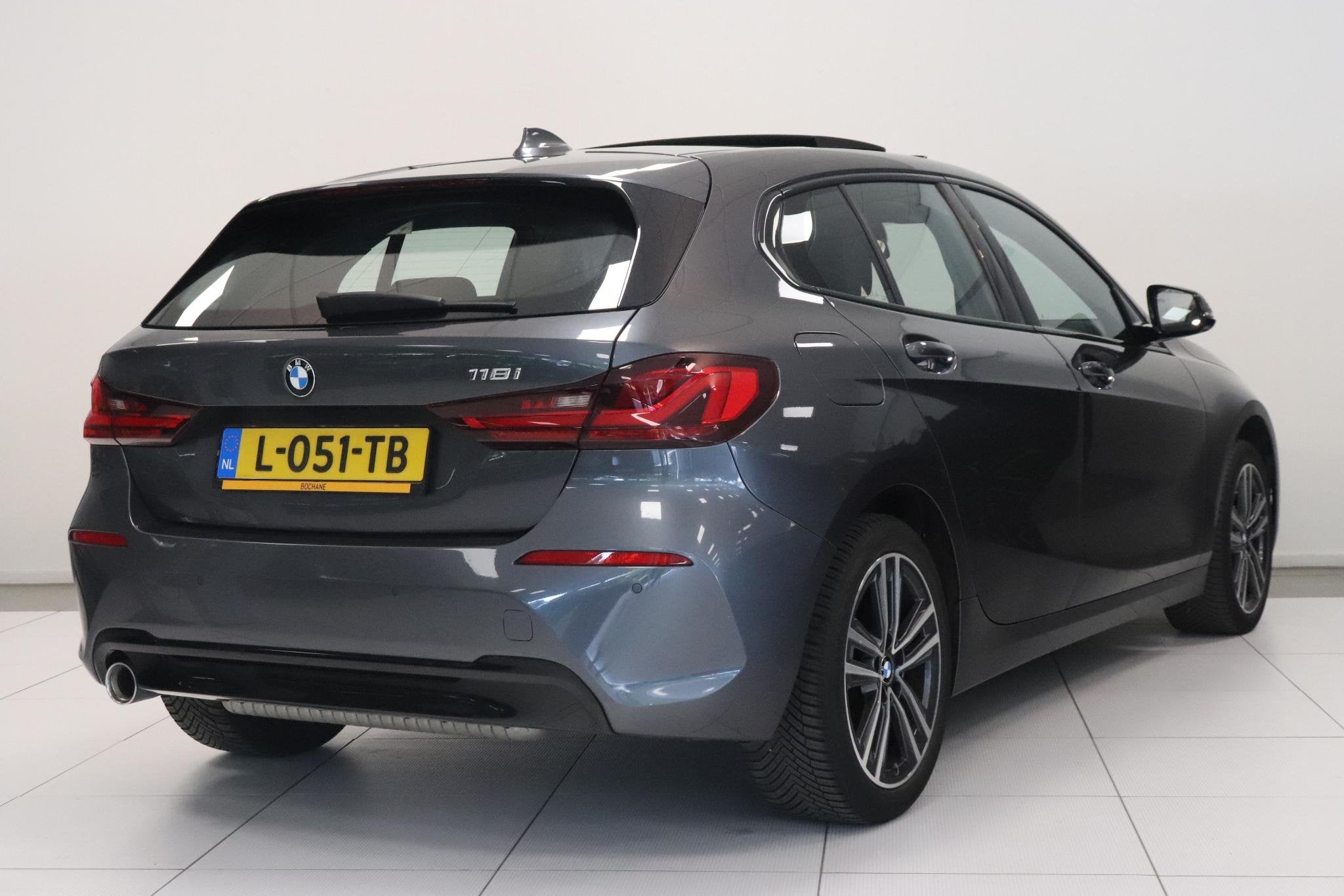 BMW 1-serie 118i Executive Edition | Panoramadak | Sportline, Auto's, Dealer onderhouden, Gebruikt, Met garantie (alle), Leder en Stof