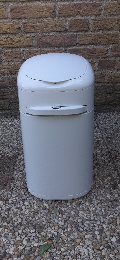 Litter locker. Als nieuw. Schepje zit er ook bij (geen foto), Ophalen of Verzenden, Zo goed als nieuw, Gesloten