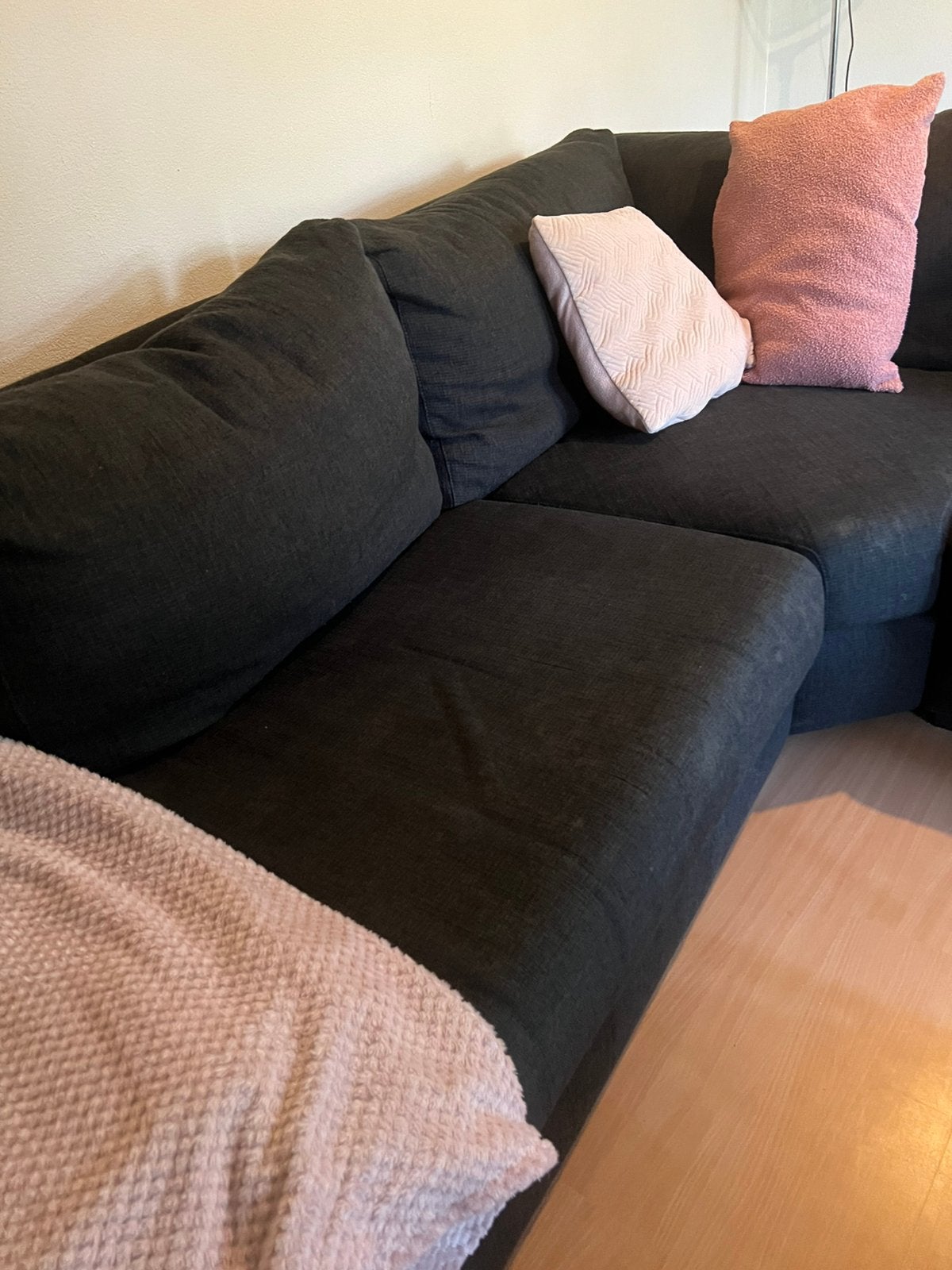 Comfortabele donkergrijze hoekbank, Ophalen, 250 tot 300 cm, Gebruikt, 100 tot 125 cm