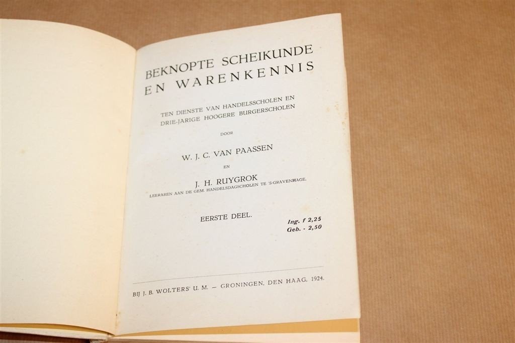 Beknopte Scheikunde en Warenkennis — Antiek Boek 1923, Ophalen of Verzenden, Gelezen, Natuurwetenschap
