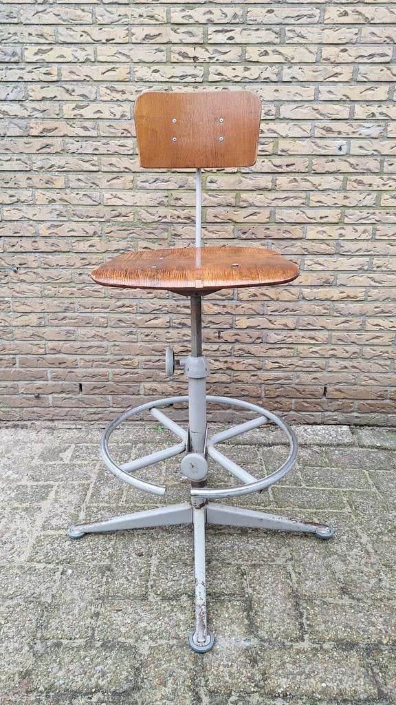Arend barkrukken Cirkel, 2 krukken, Ophalen, 60 tot 90 cm
