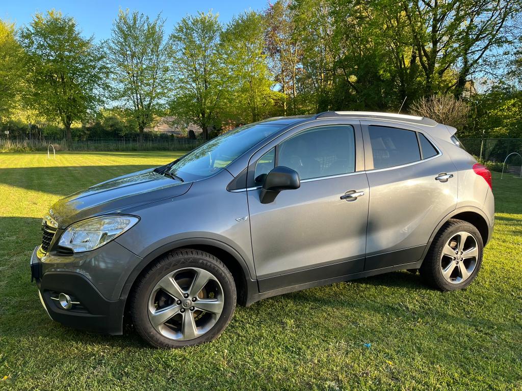 Opel Mokka 1.6 85KW 2013 Grijs, Auto's, Voorwielaandrijving, 15 km/l, Leder en Stof, 1200 kg