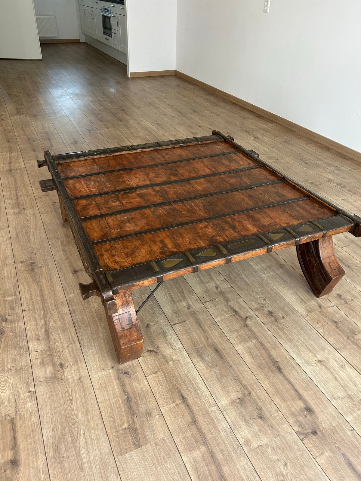 Doe een leuk bod! Oude indische ossenstal tafel, Ophalen