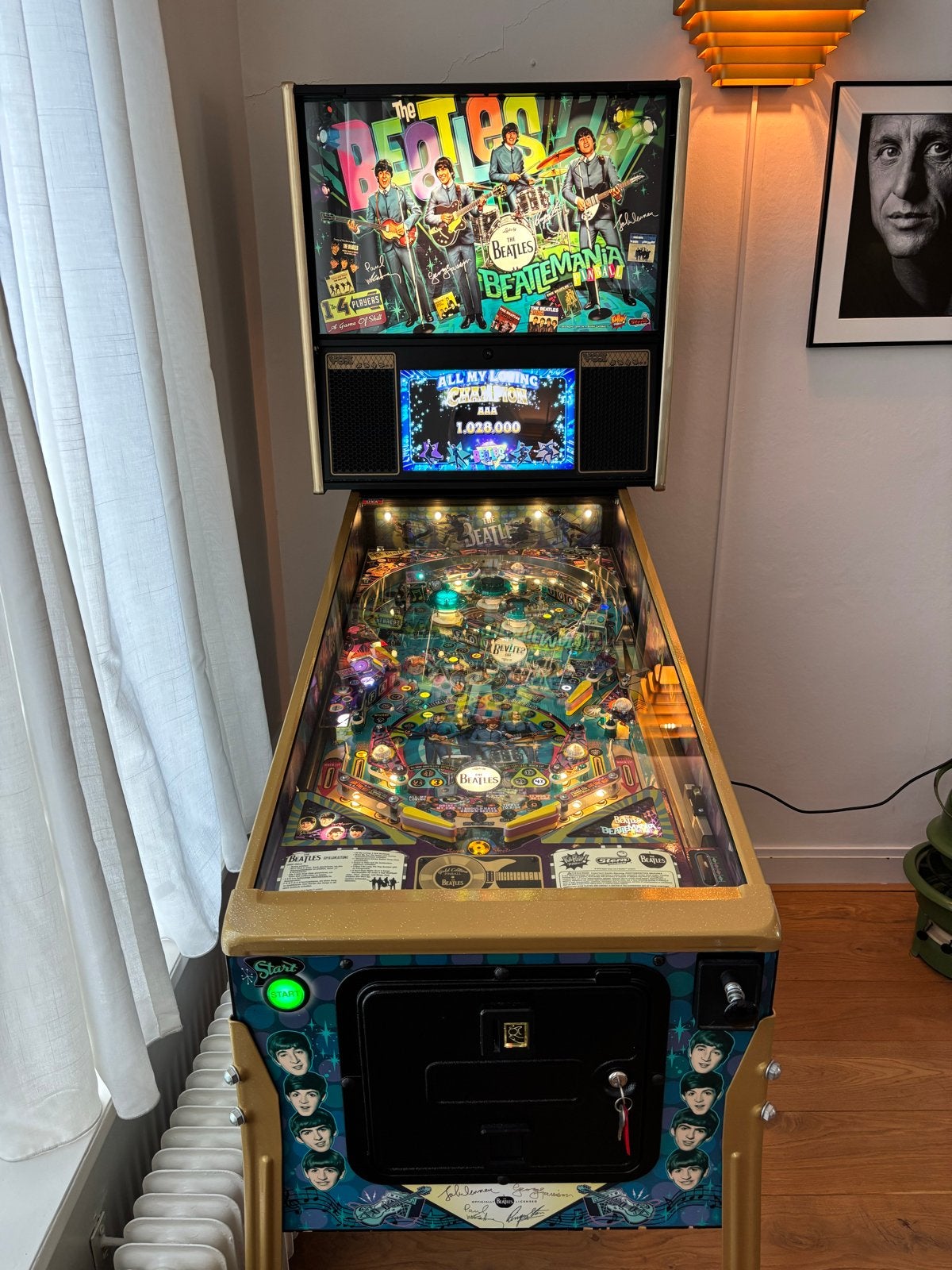 Foto 2 van The Beatles Gold Edition Flipperkast - Zo goed als nieuw
