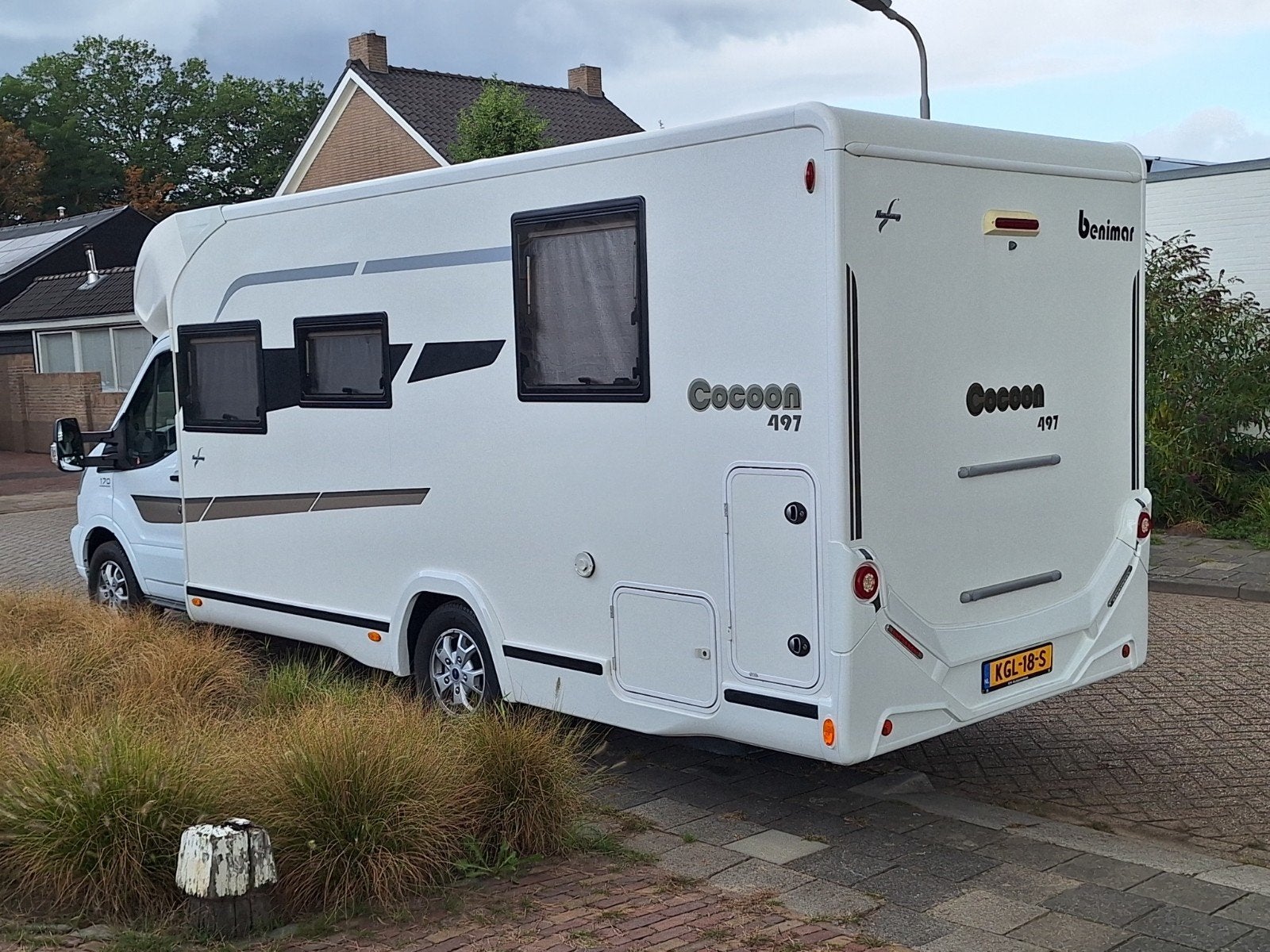 Benimar Cocoon 497 -Automaat. Luxe Half-integraal Camper, Automaat, Luifel, Koelkast, Ringverwarming