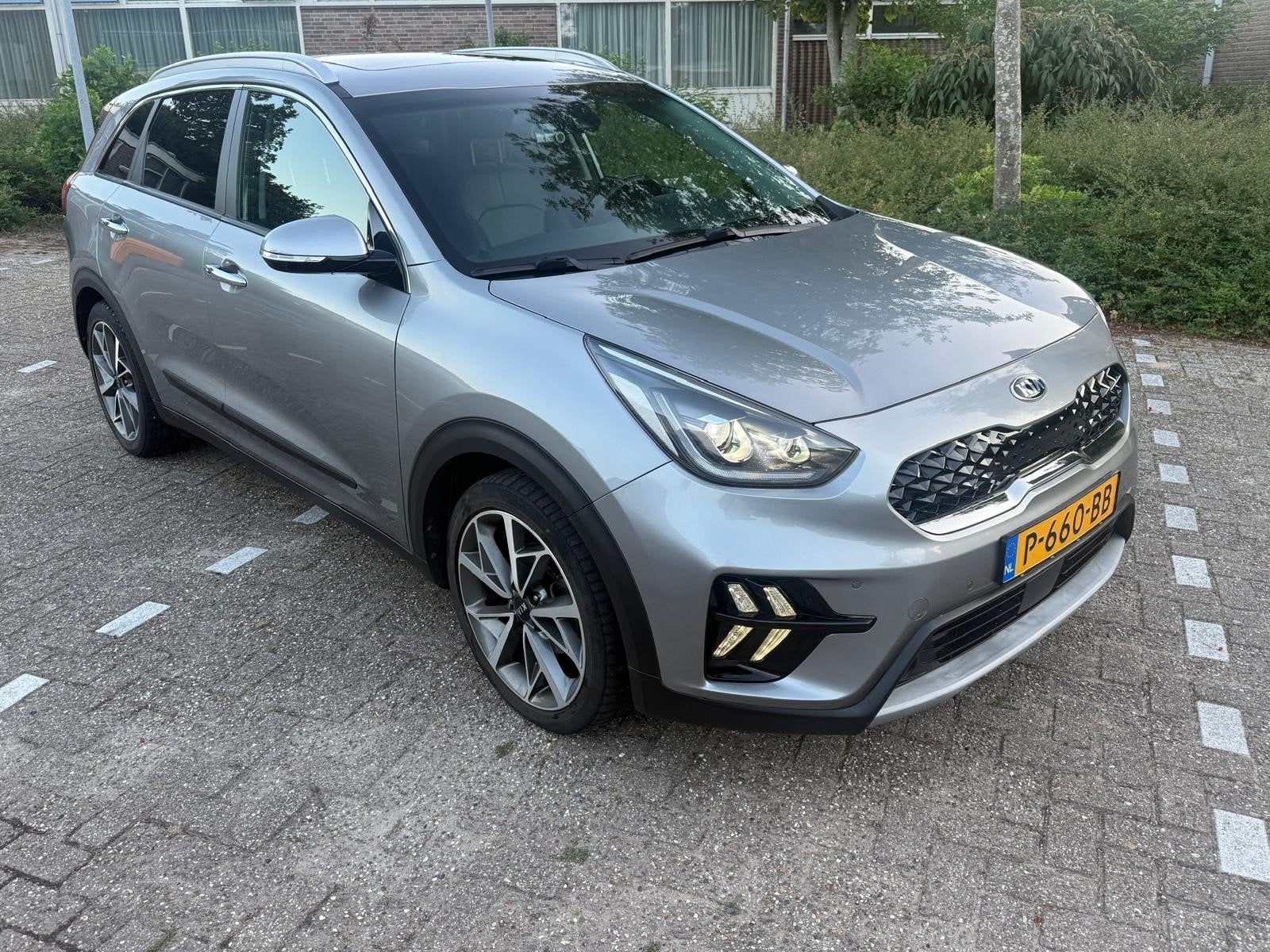 Kia Niro 1.6 GDi Hybrid Executive line facelift  2019, Auto's, Kia, Dealer onderhouden, Zwart, 1580 cc, Leder